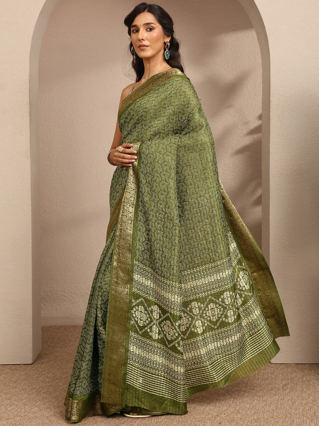  Green Geometric Printed Silk Blend Saree With Unstitched Blouse Piece 