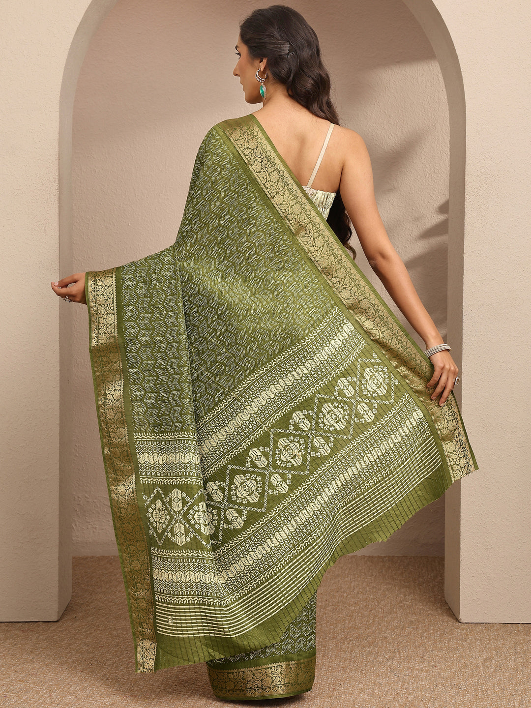  Green Geometric Printed Silk Blend Saree With Unstitched Blouse Piece 