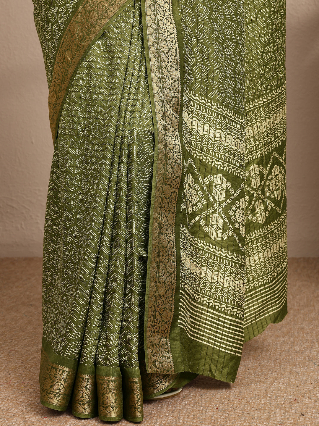  Green Geometric Printed Silk Blend Saree With Unstitched Blouse Piece 