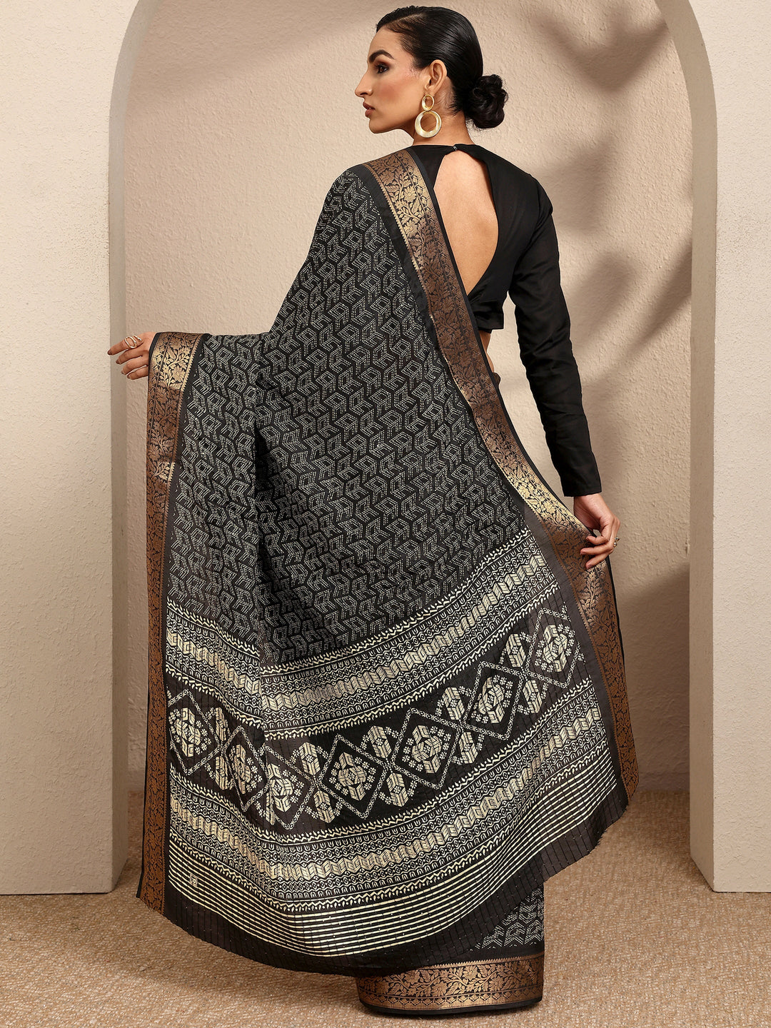  Black Geometric Printed Silk Blend Saree With Unstitched Blouse Piece 
