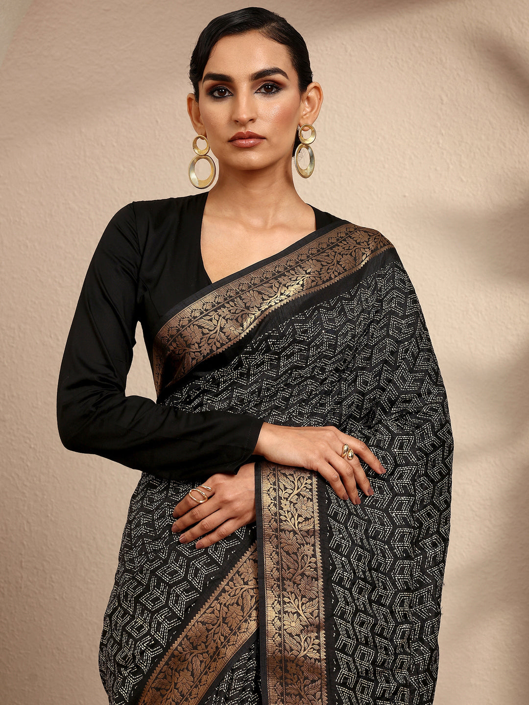  Black Geometric Printed Silk Blend Saree With Unstitched Blouse Piece 