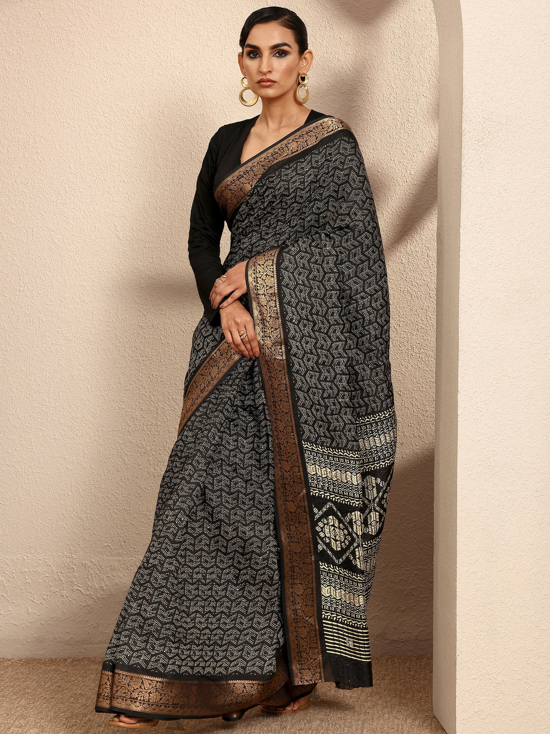  Black Geometric Printed Silk Blend Saree With Unstitched Blouse Piece 