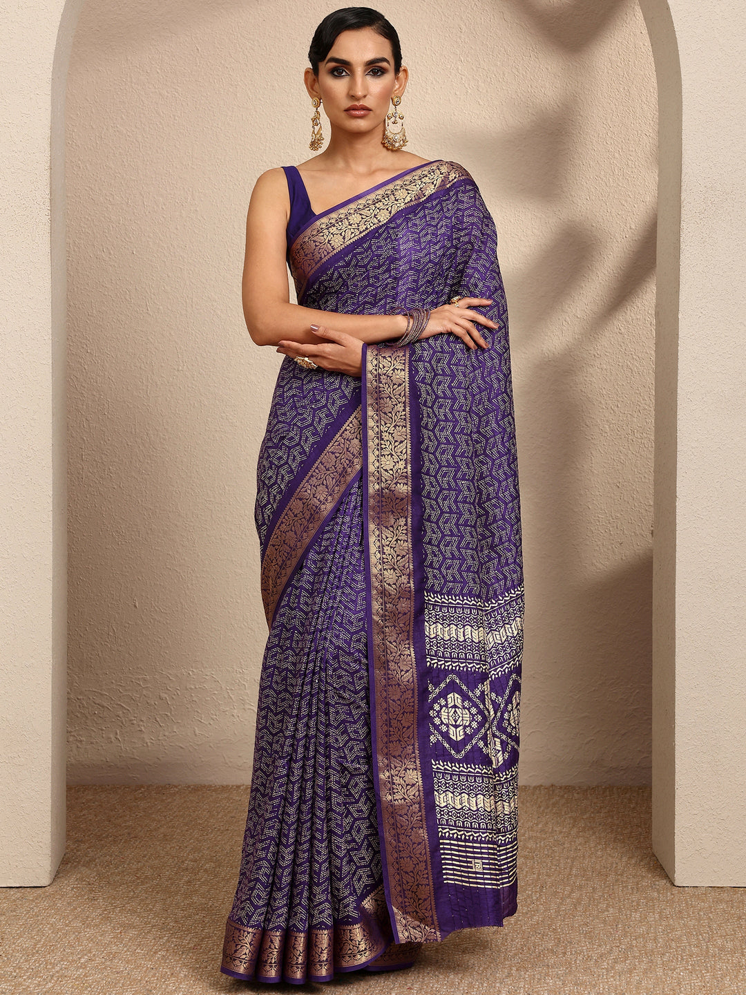 Purple Geometric Printed Silk Blend Saree With Unstitched Blouse Piece