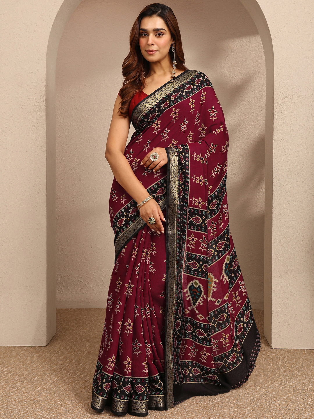 Red Printed Silk Blend Saree With Unstitched Blouse Piece