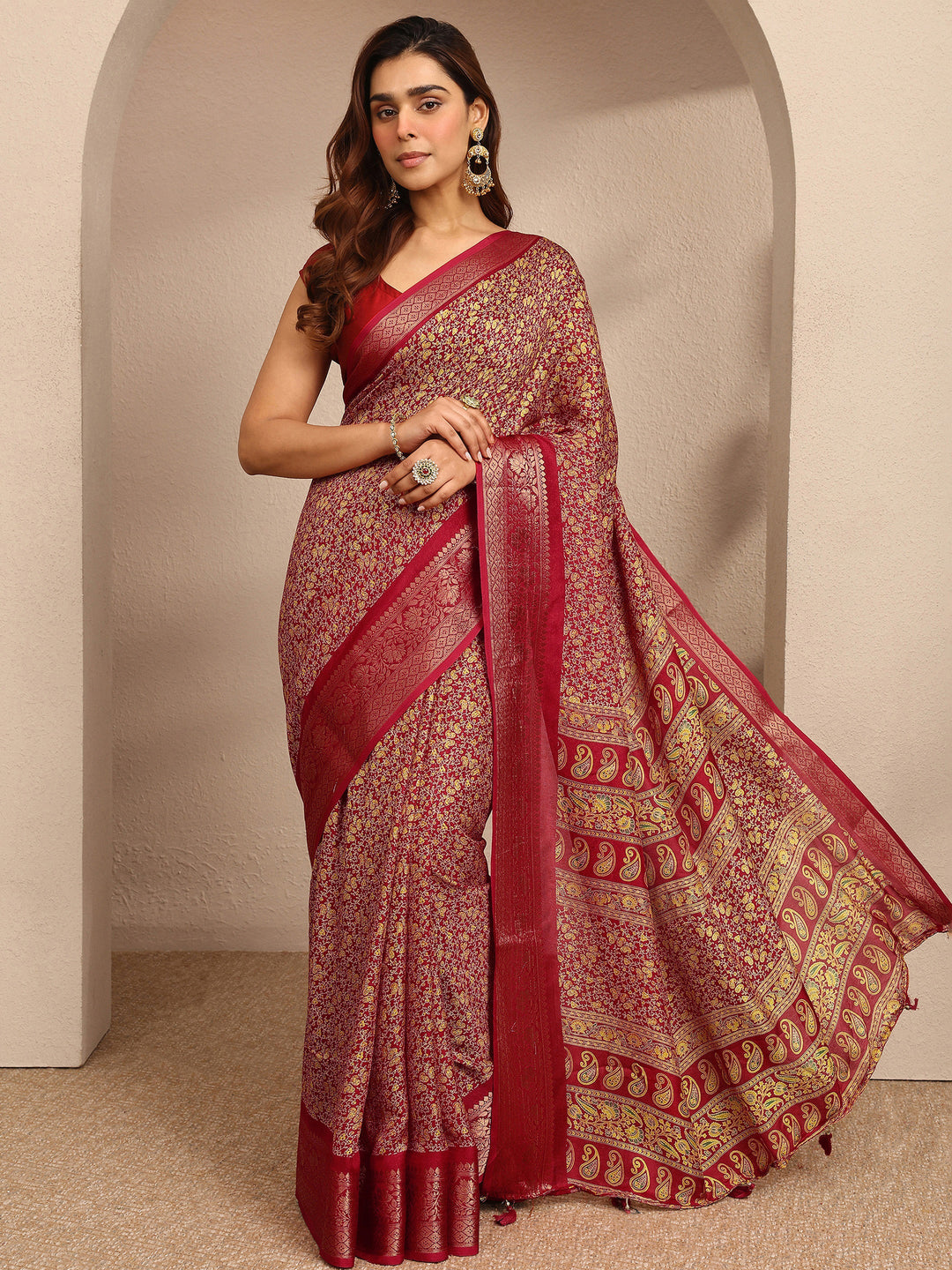 Red Printed Silk Blend Saree With Unstitched Blouse Piece