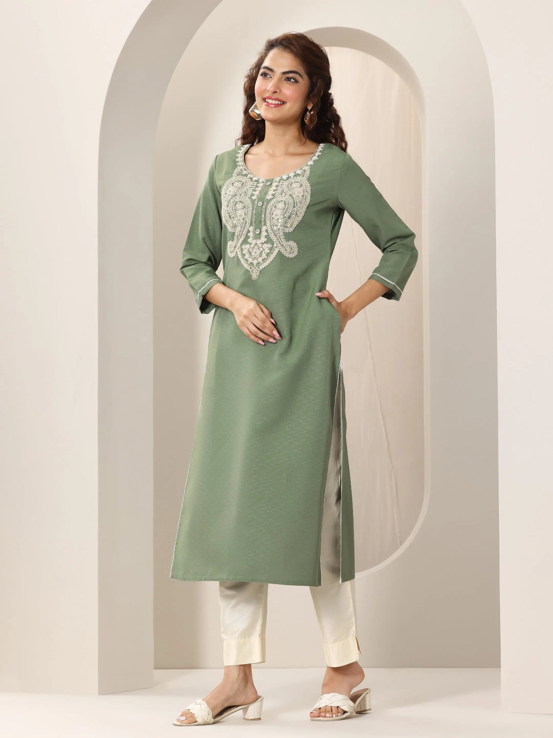 Green Yoke Design Cotton Blend Straight Kurta