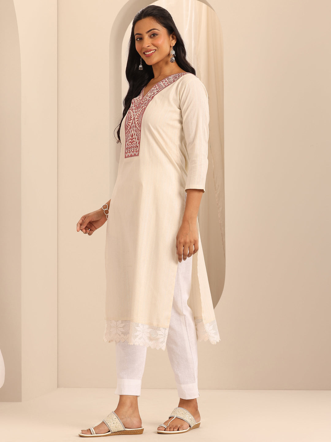  Off White Yoke Design Cotton Blend Straight Kurta 