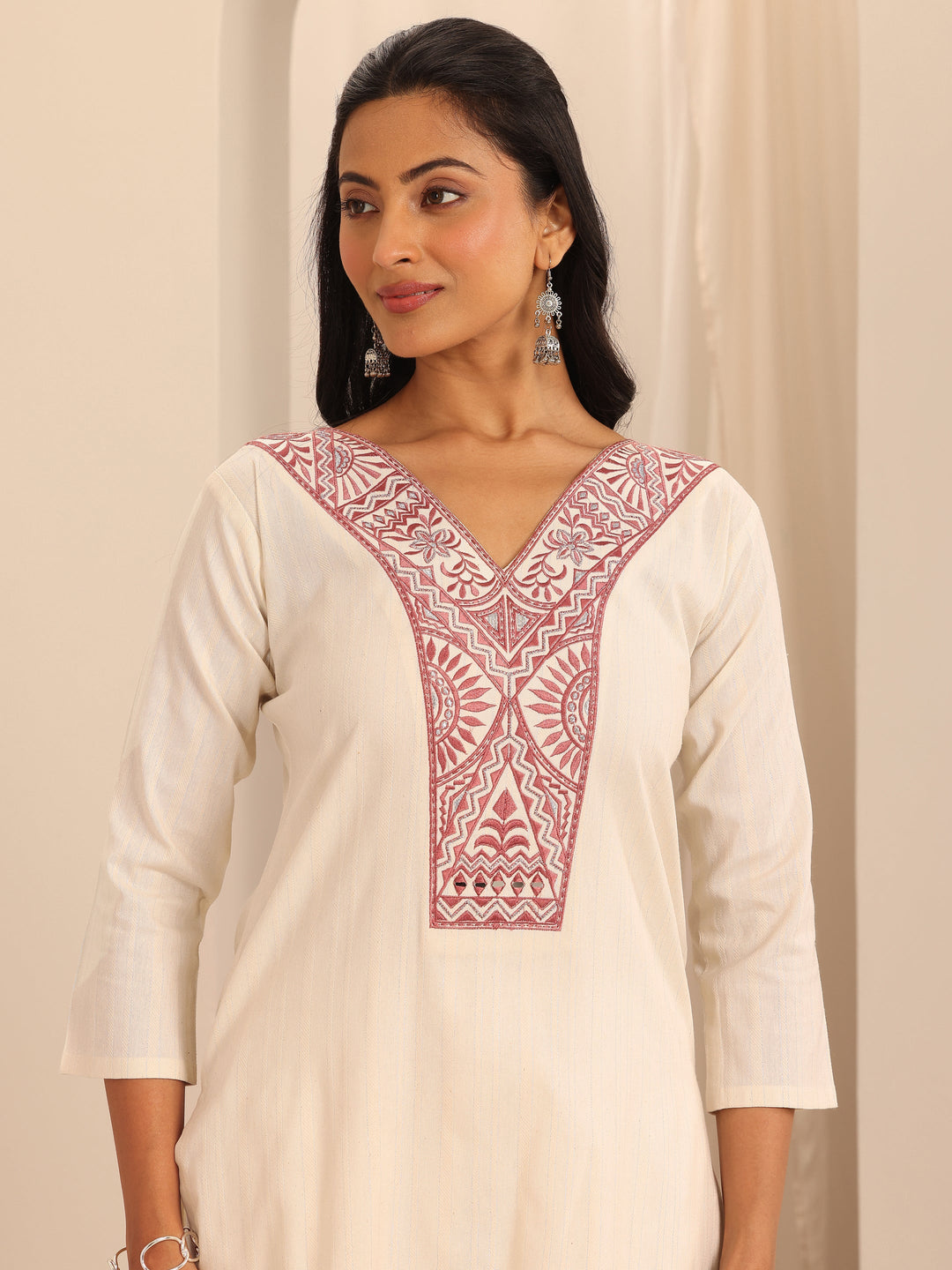  Off White Yoke Design Cotton Blend Straight Kurta 