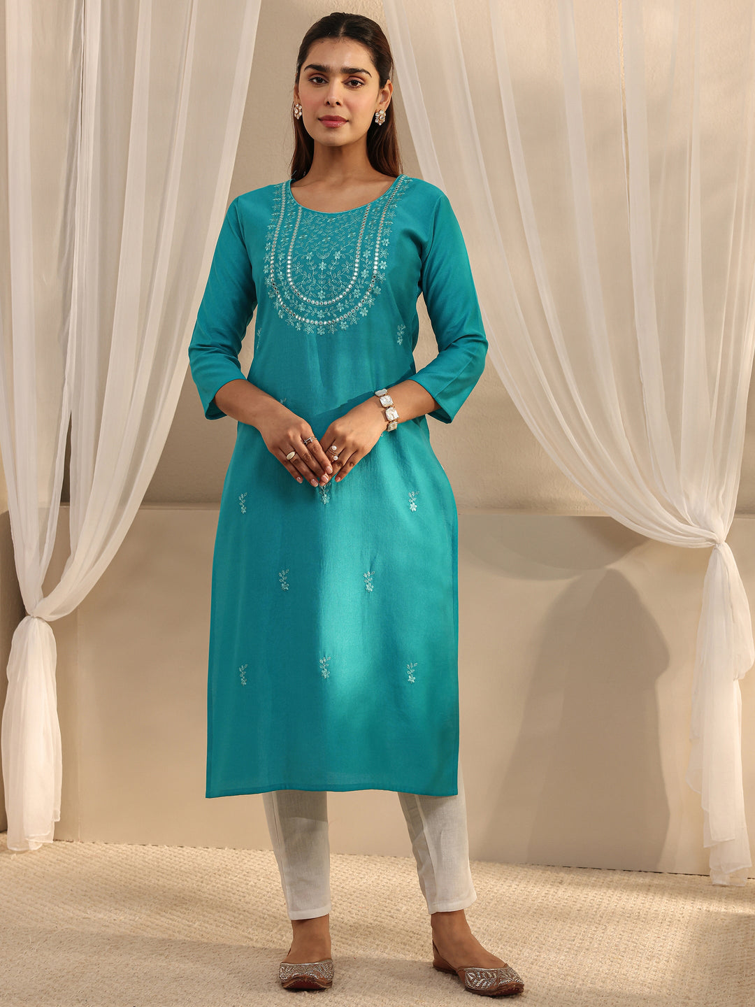  Green Floral Embroidered Silk Blend Straight Kurta 
