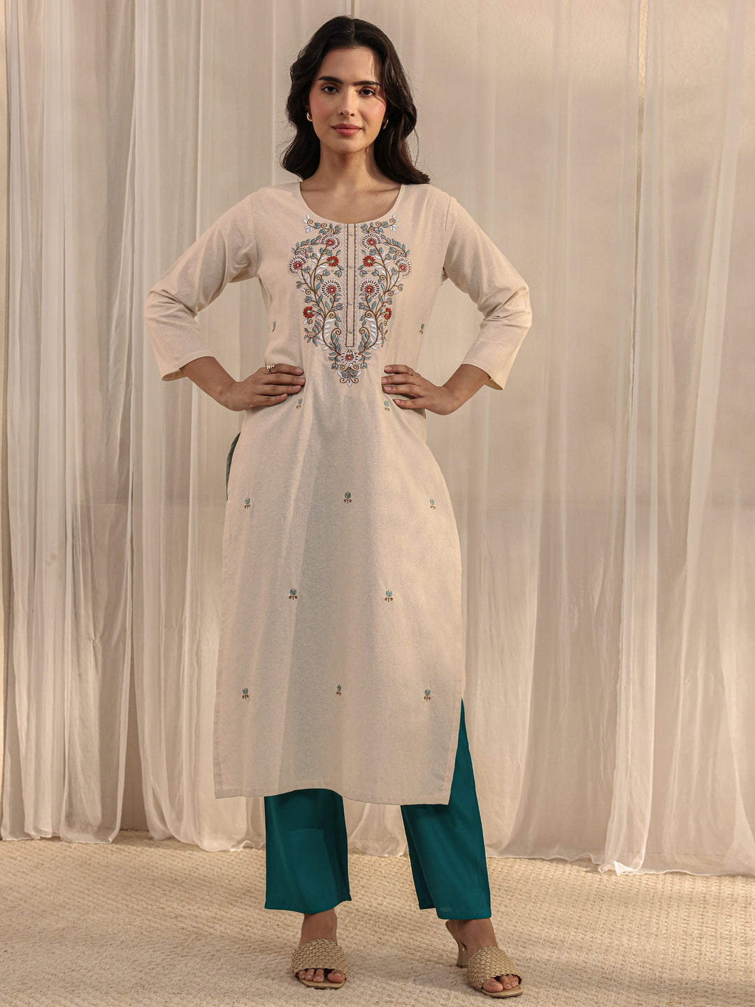  Off White Floral Embroidered Cotton Blend Straight Kurta 