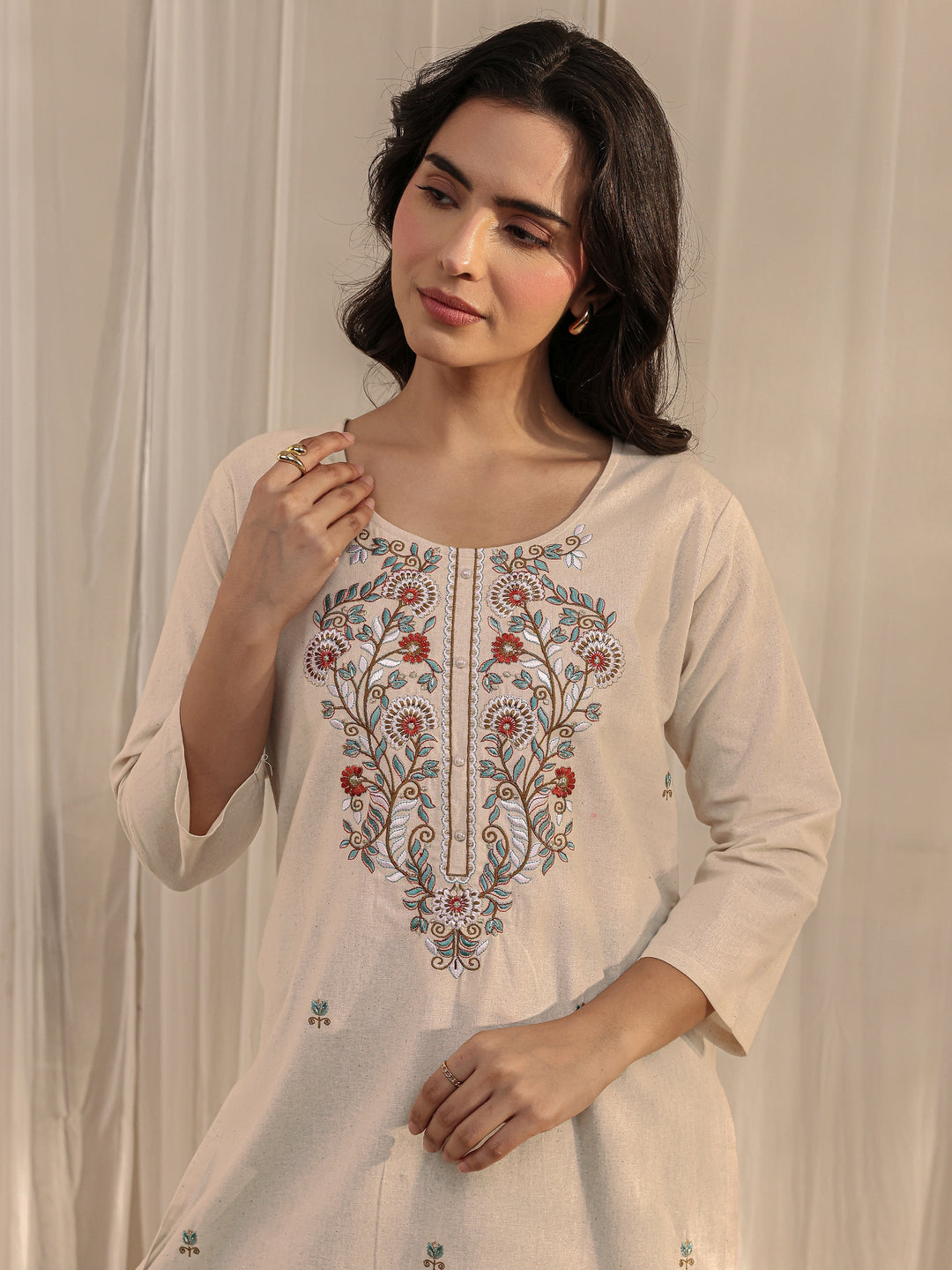  Off White Floral Embroidered Cotton Blend Straight Kurta 