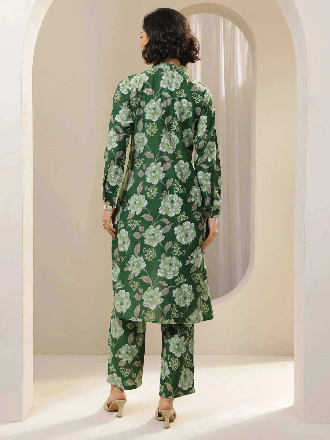  Green Printed Silk Blend Straight Kurta Set 