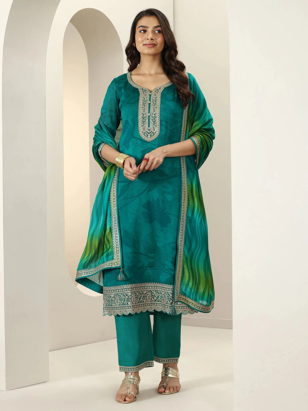  Green Embroidered Silk Blend Straight Suit Sets With Dupatta 