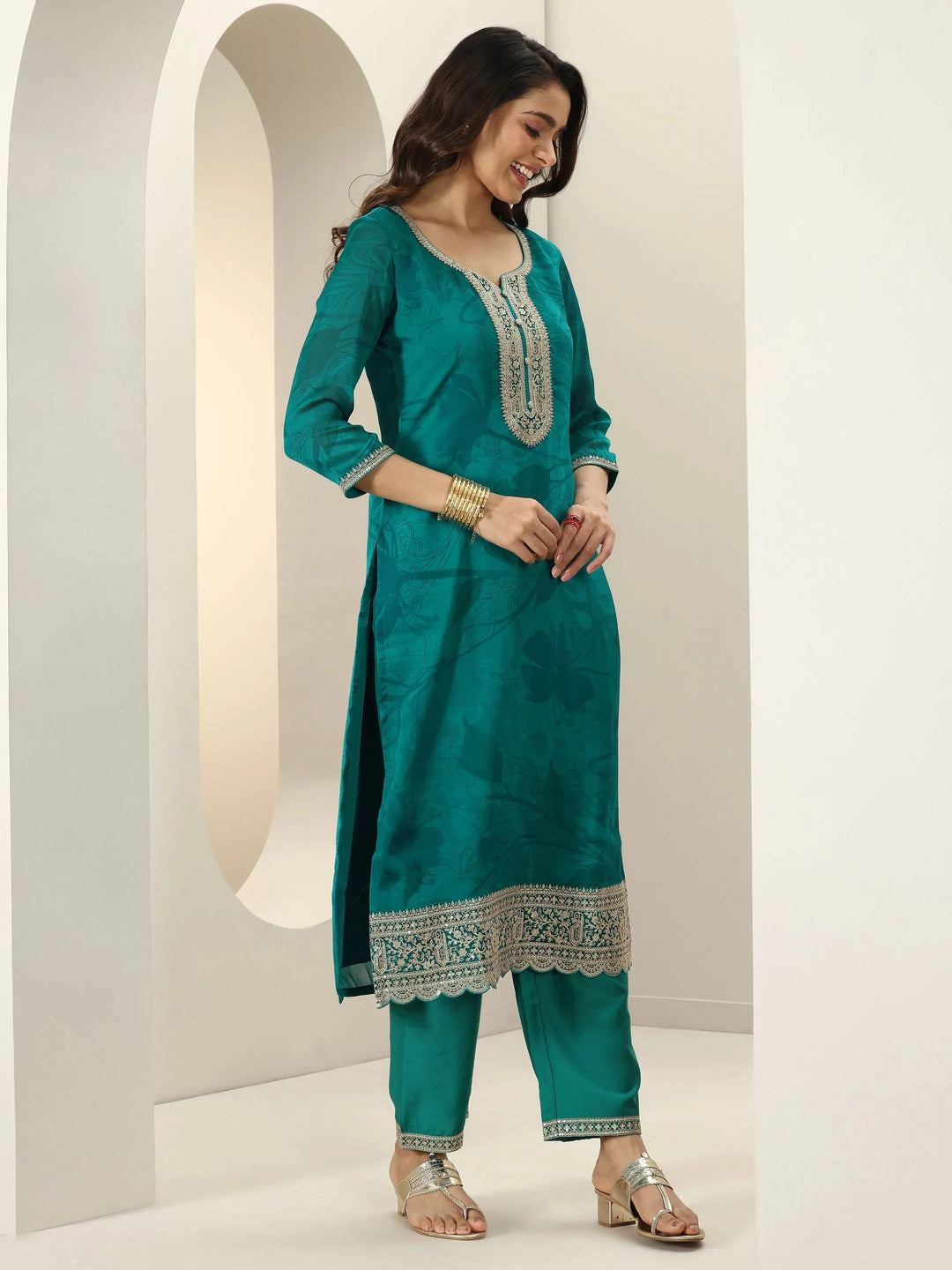 Green Embroidered Silk Blend Straight Suit Sets With Dupatta 