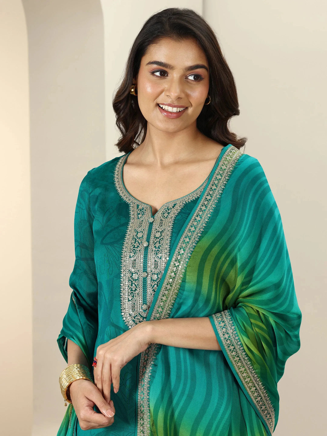  Green Embroidered Silk Blend Straight Suit Sets With Dupatta 