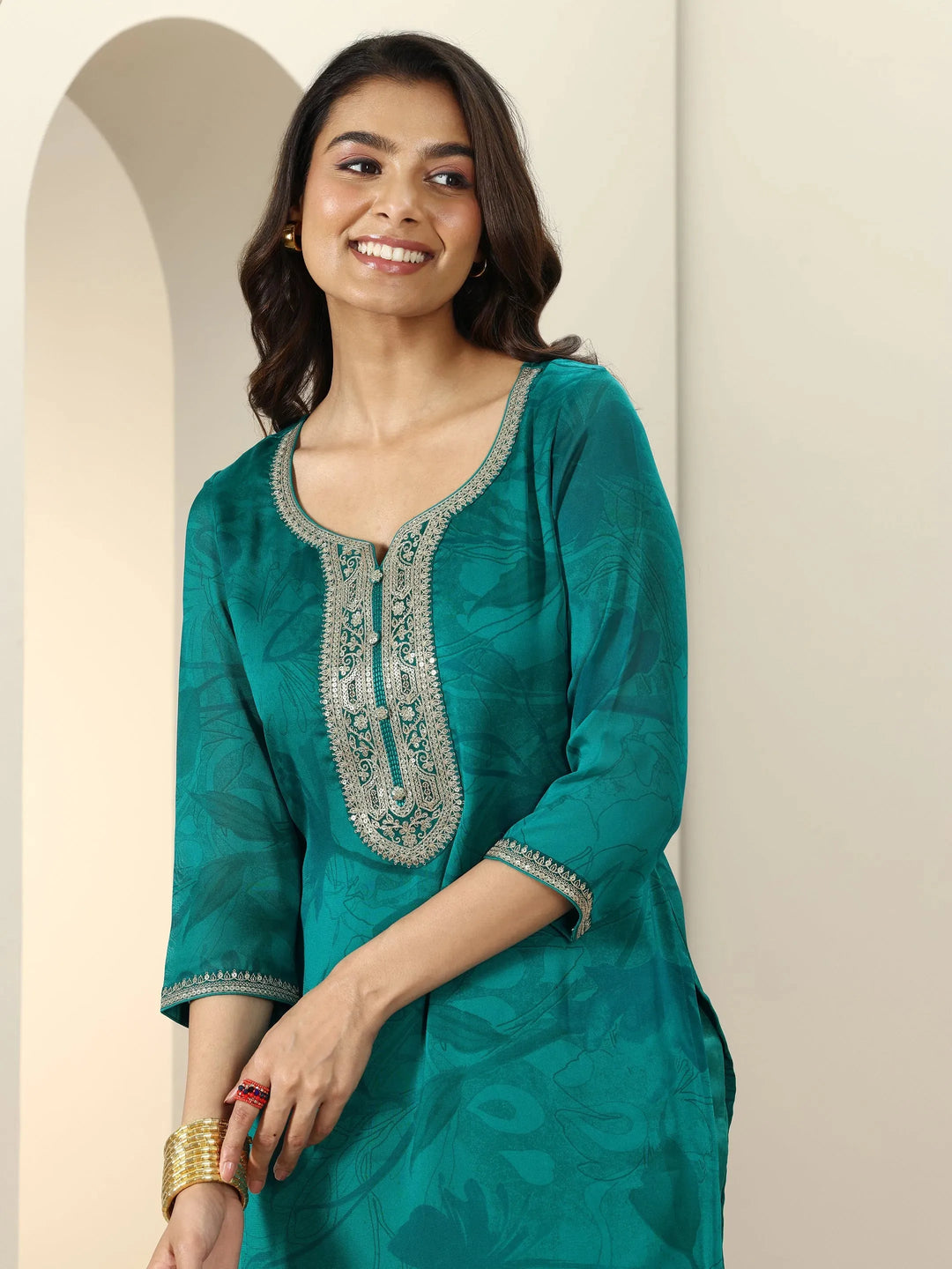  Green Embroidered Silk Blend Straight Suit Sets With Dupatta 