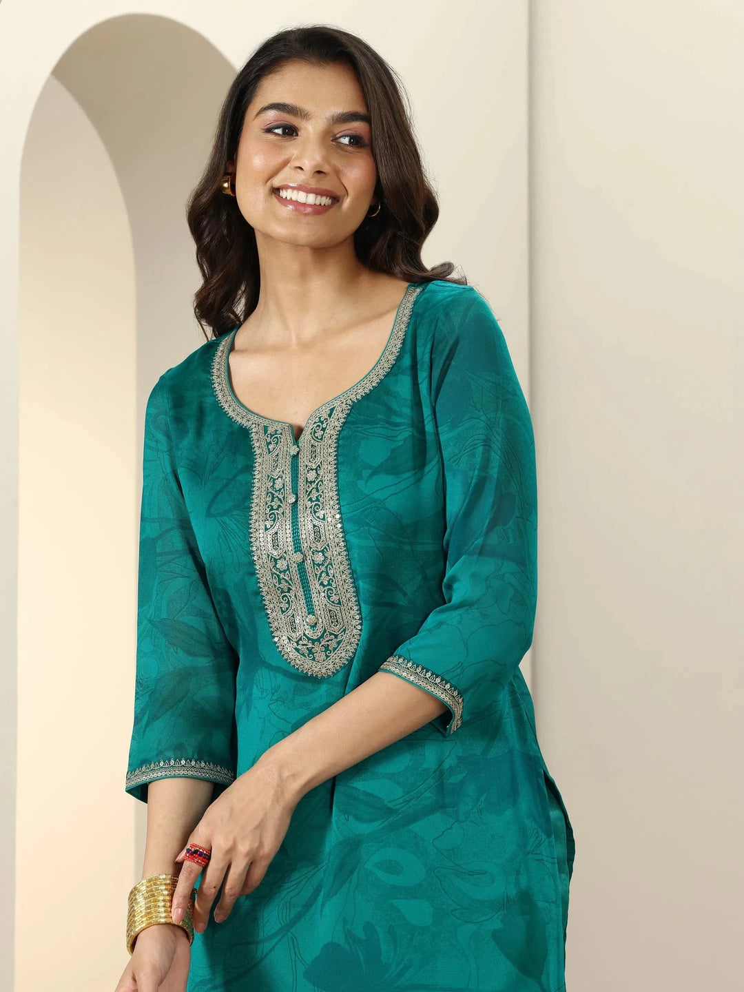  Green Embroidered Silk Blend Straight Suit Sets With Dupatta 