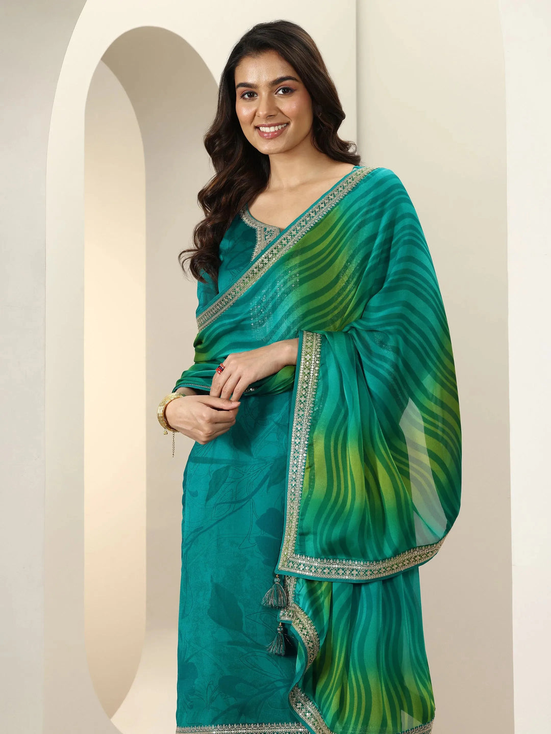  Green Embroidered Silk Blend Straight Suit Sets With Dupatta 