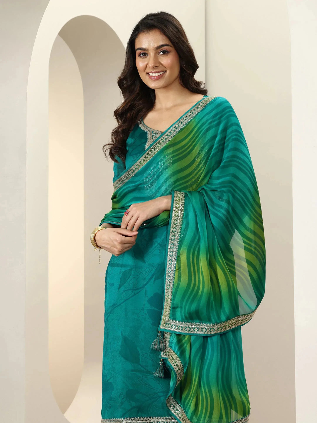  Green Embroidered Silk Blend Straight Suit Sets With Dupatta 