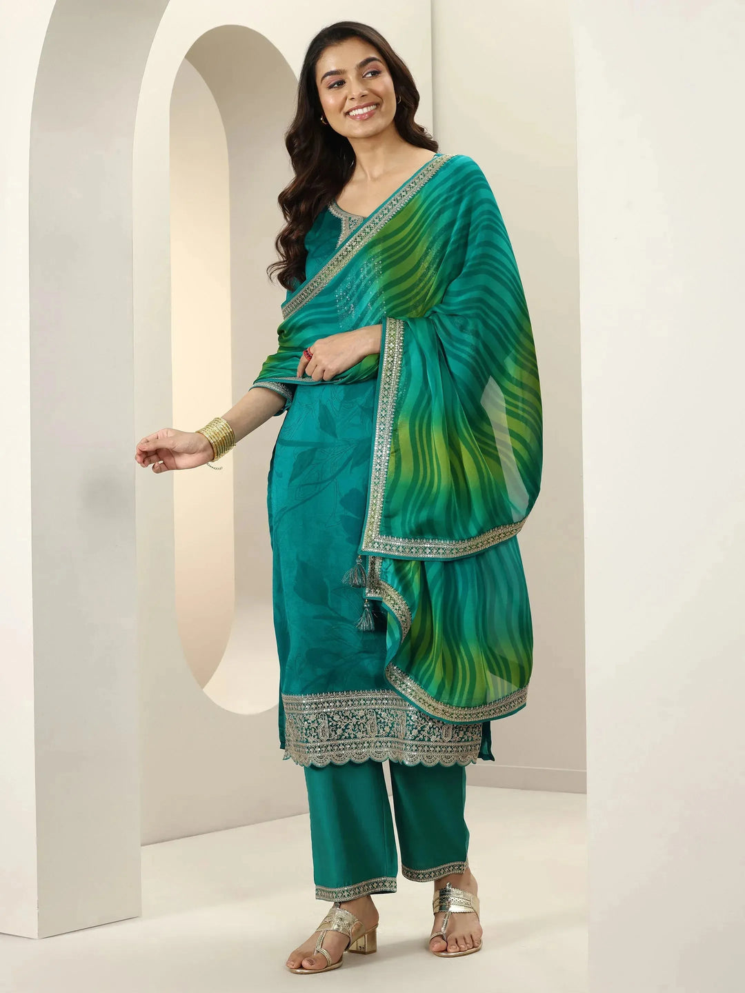  Green Embroidered Silk Blend Straight Suit Sets With Dupatta 