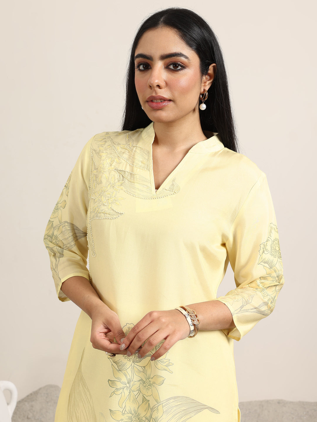  Off White Printed Silk Blend Straight Suit With Dupatta 