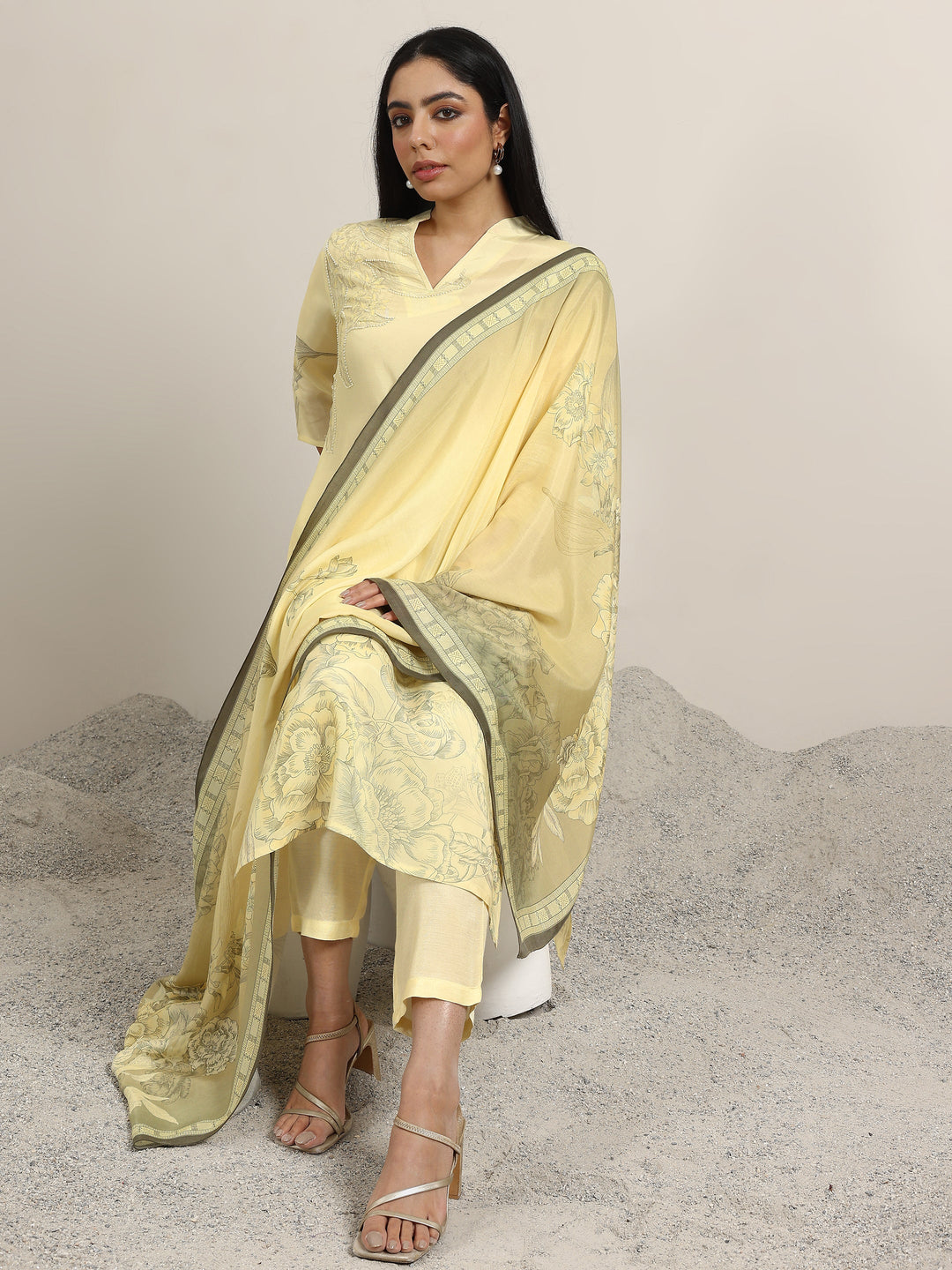  Off White Printed Silk Blend Straight Suit With Dupatta 