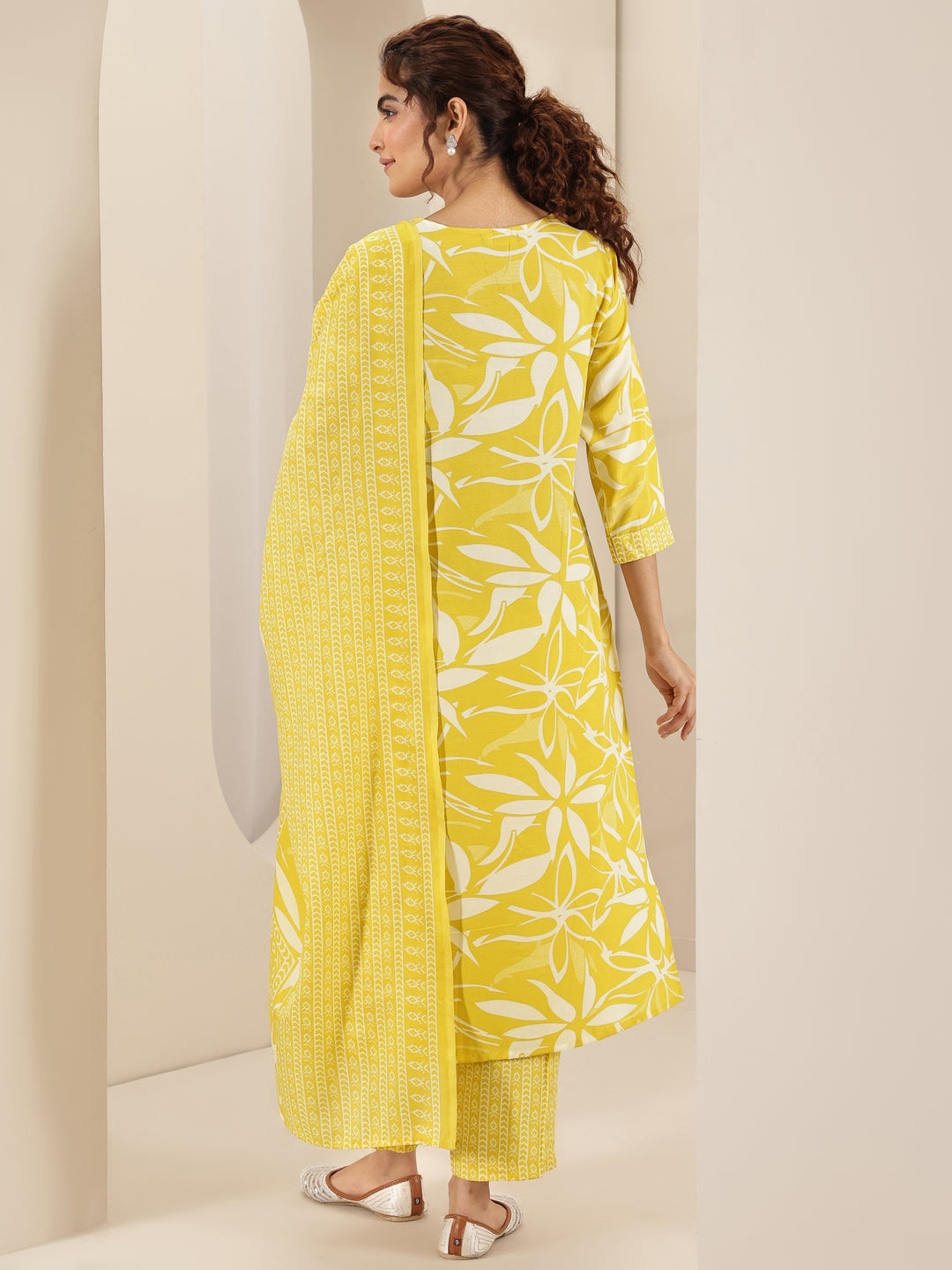  Yellow Printed Cotton Blend Straight Suit Sets With Dupatta 
