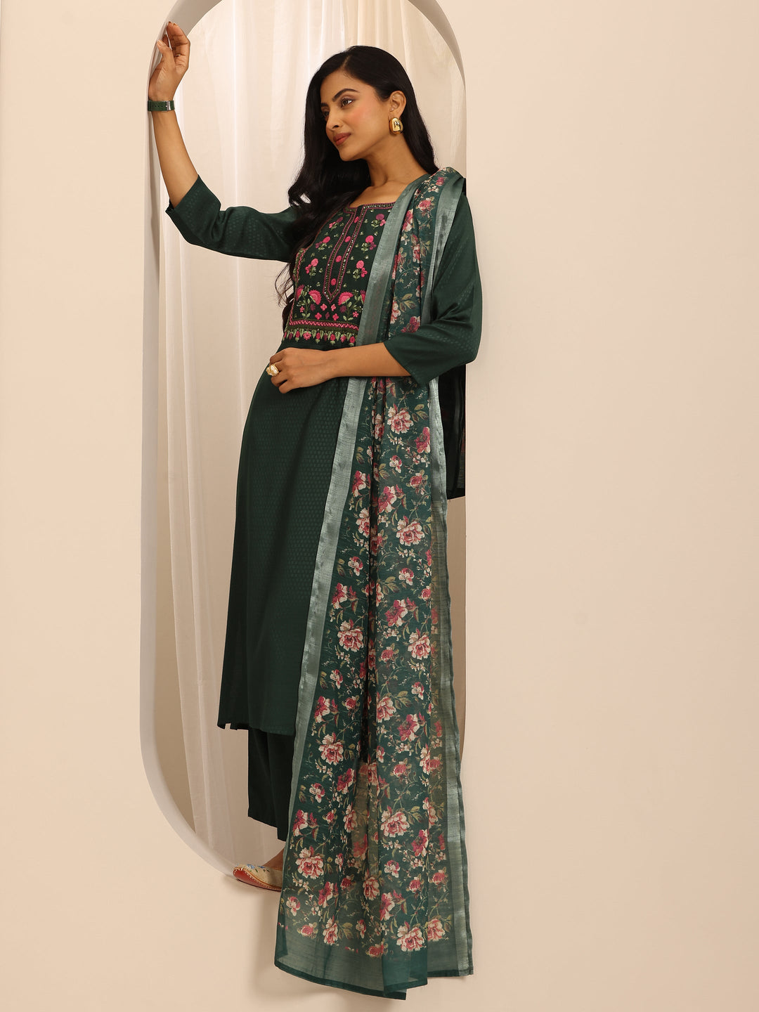 Green Woven Cotton Blend Straight Suit Set With Dupatta
