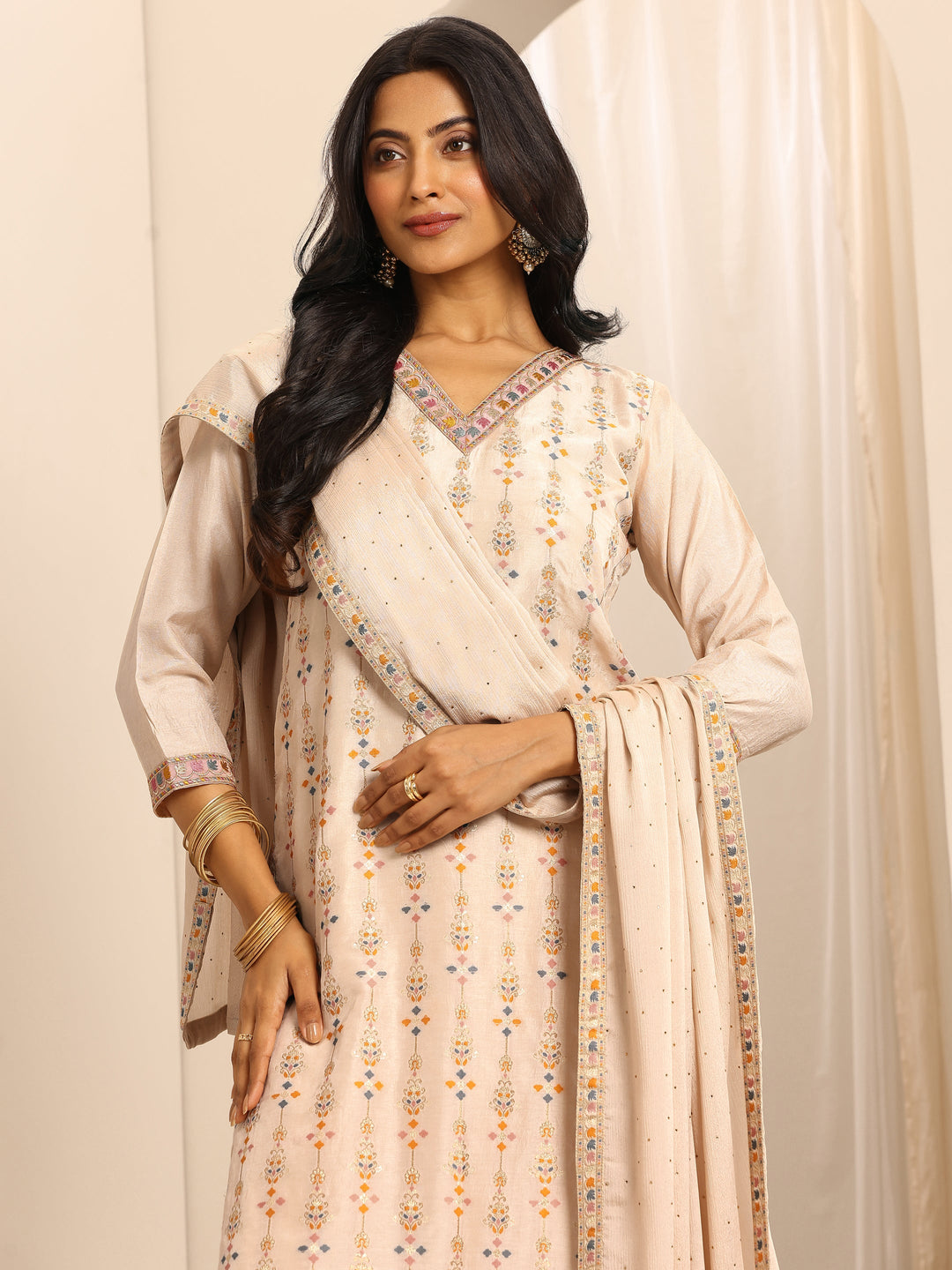  White Woven Silk Blend Straight Suit Set With Dupatta 