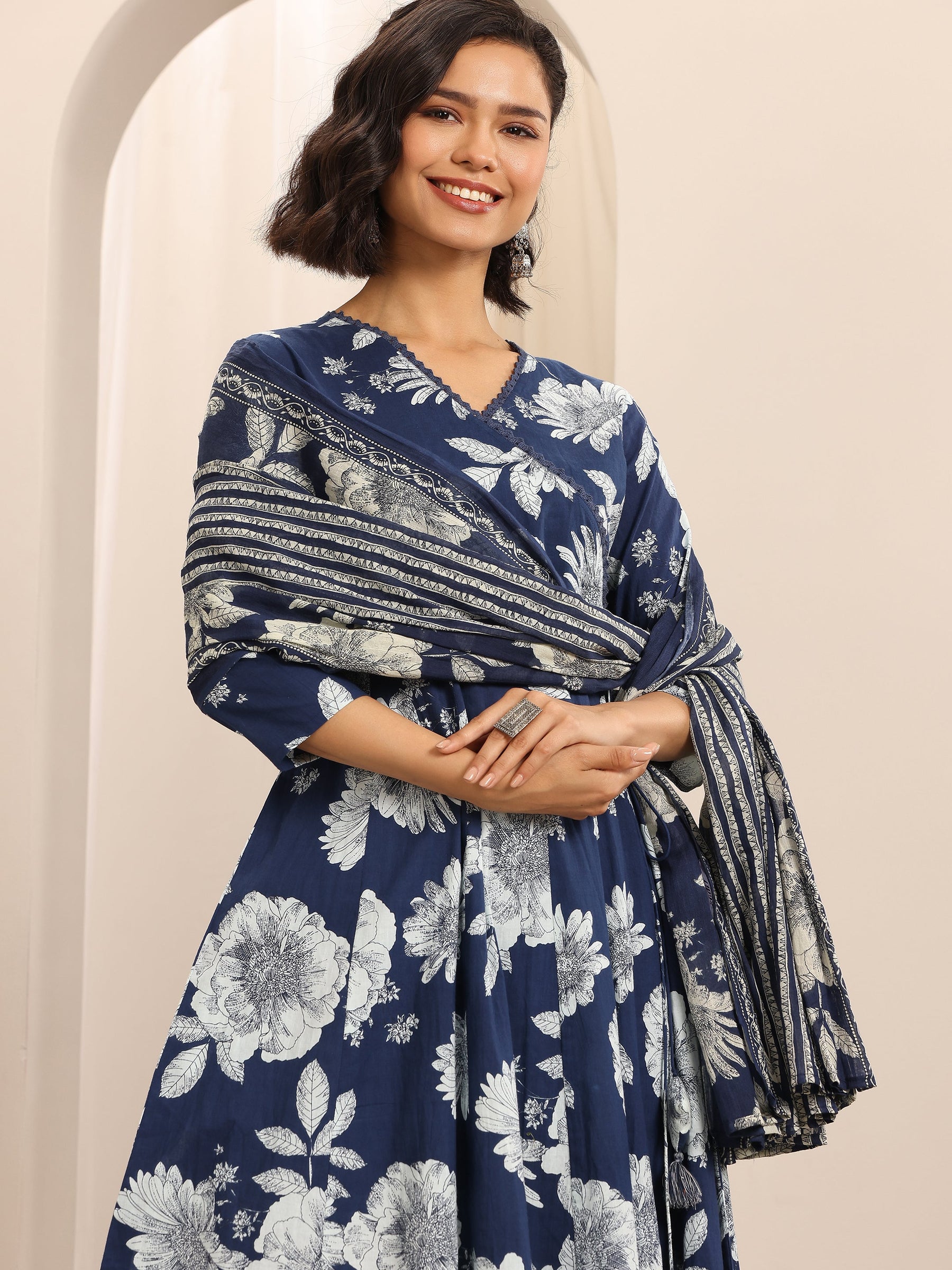 Yellow Solid Silk Blend Saree With Unstitched Blouse Piece