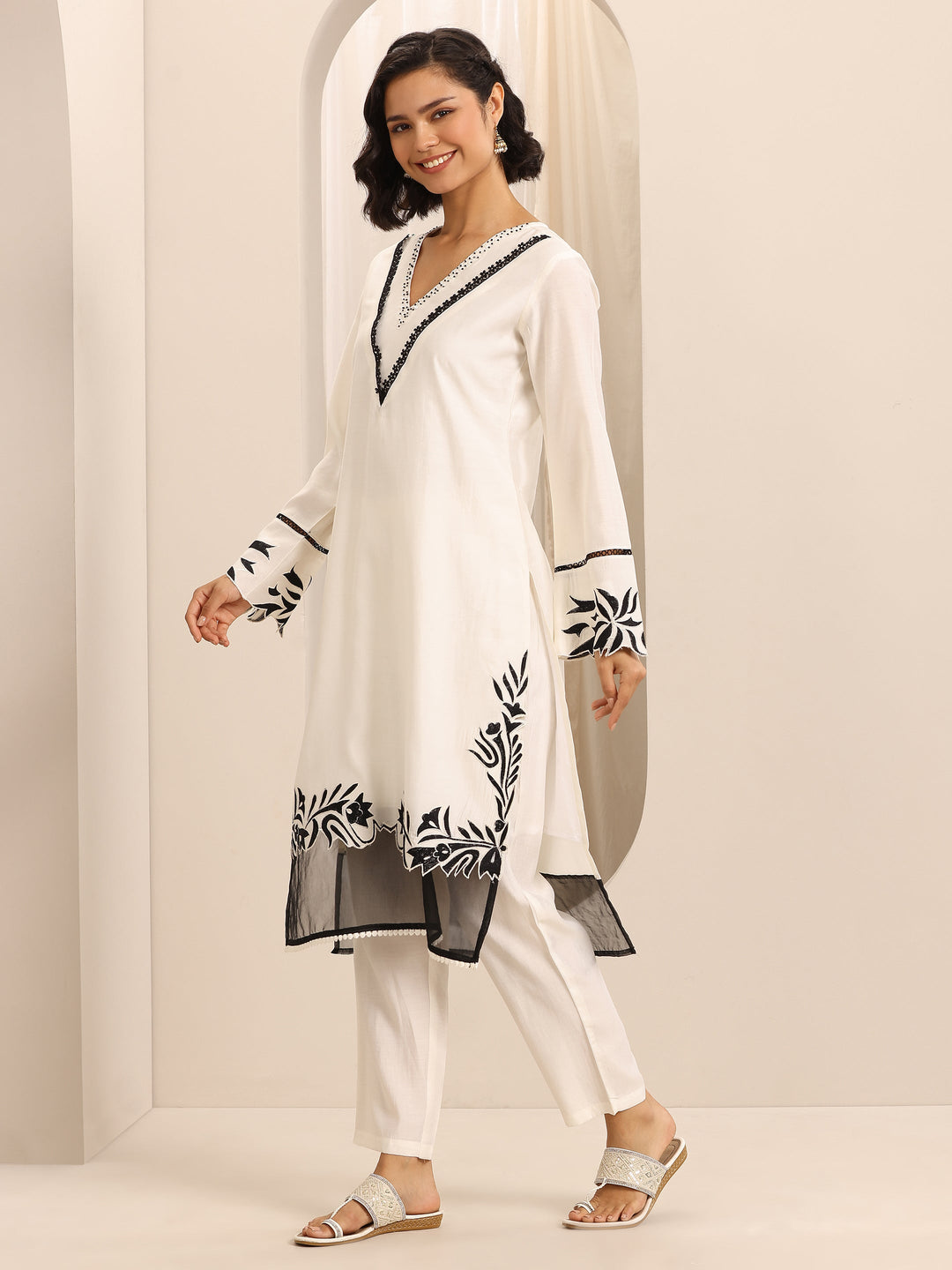  White Embroidered Silk Blend Straight Suit Set With Dupatta 