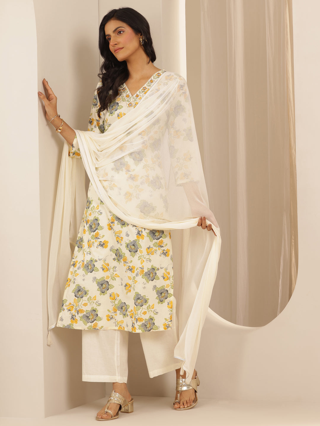  Off white Printed Cotton Straight Suit Set With Dupatta 