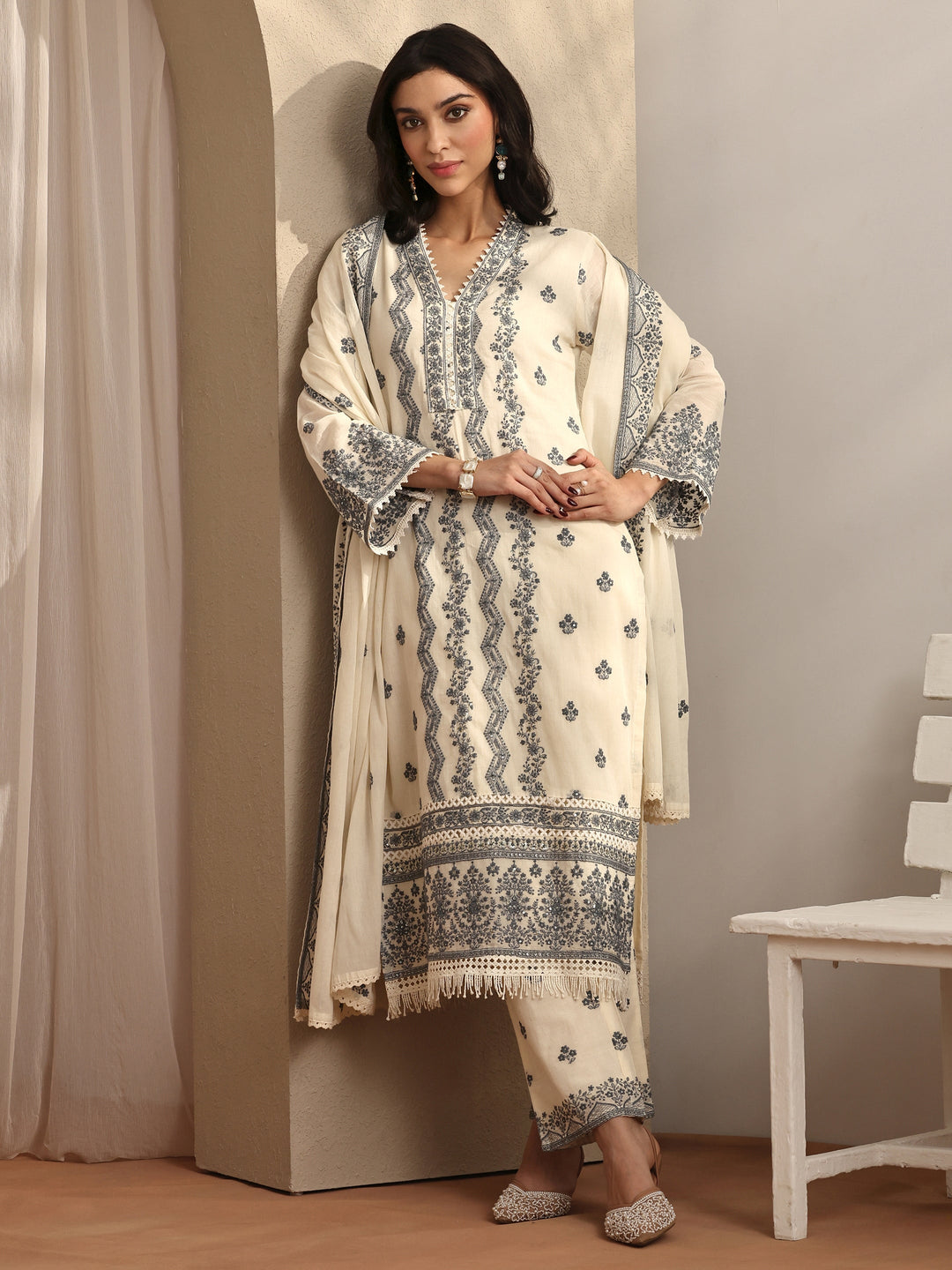  Off white Embroidered Cotton Straight Suit Set With Dupatta 