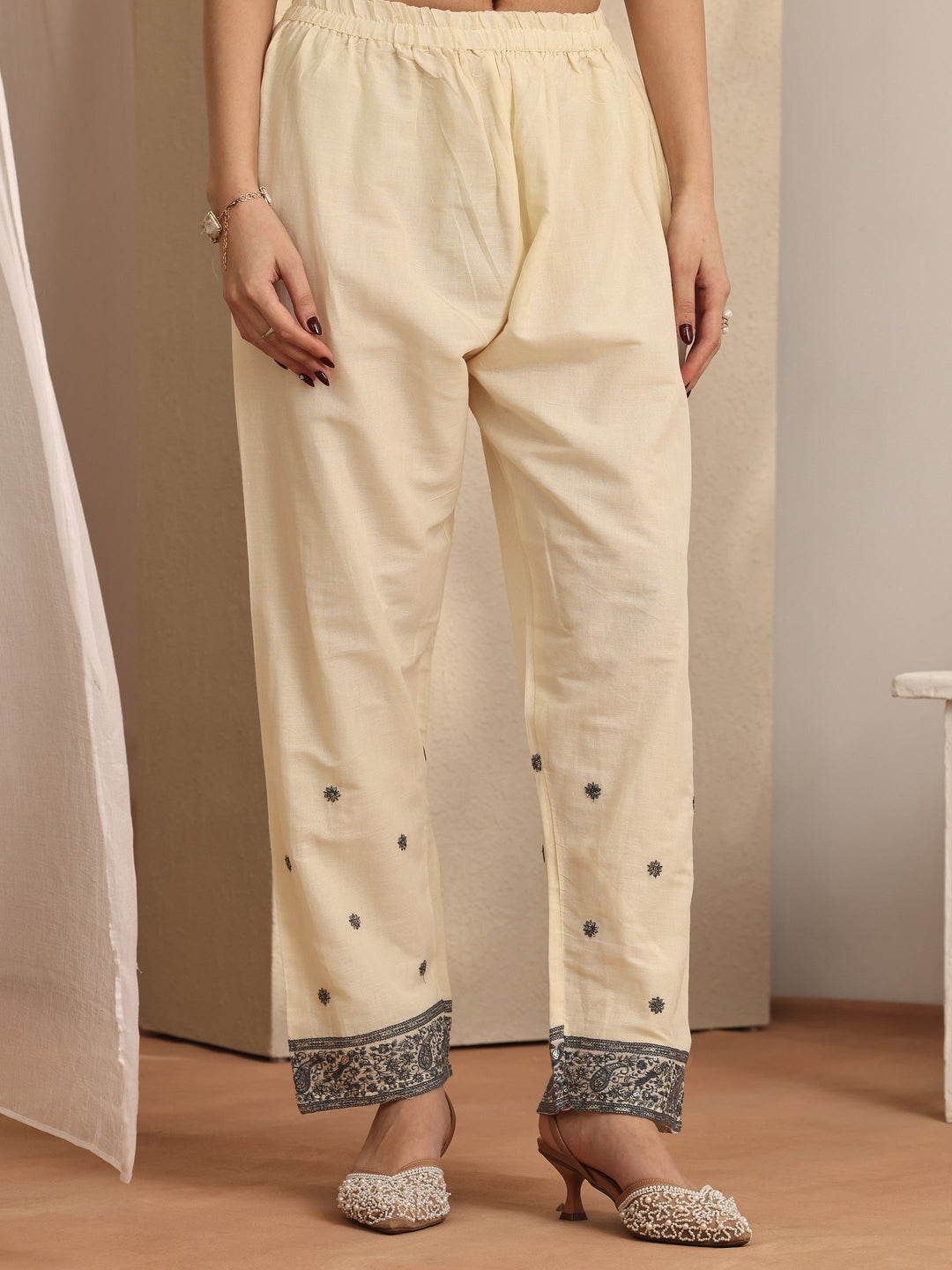  Off white Embroidered Cotton Straight Suit Set With Dupatta 
