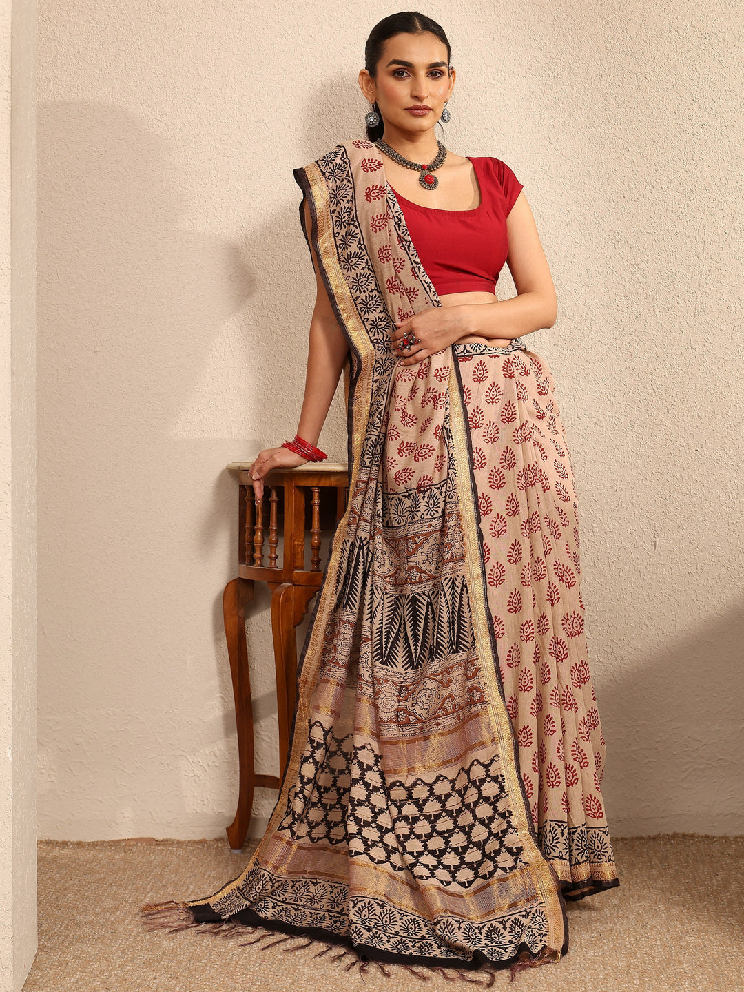 Beige Printed Cotton Kalamkari Saree With Unstitched Blouse Piece