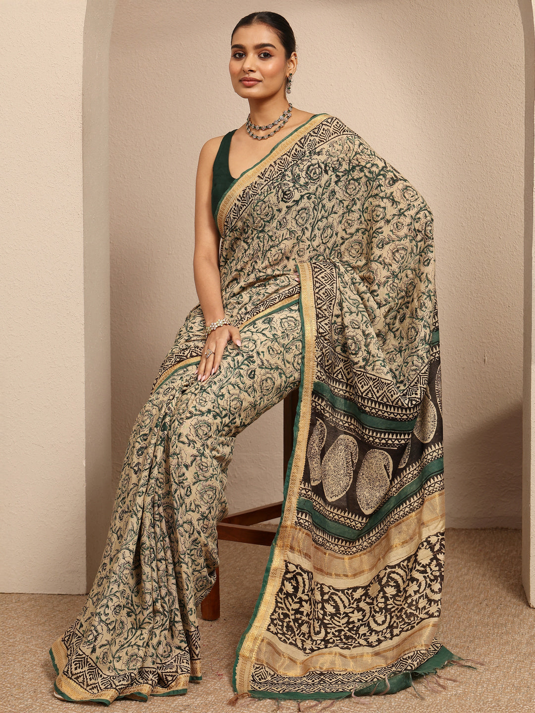 Beige Printed Cotton Saree With Unstitched Blouse Piece