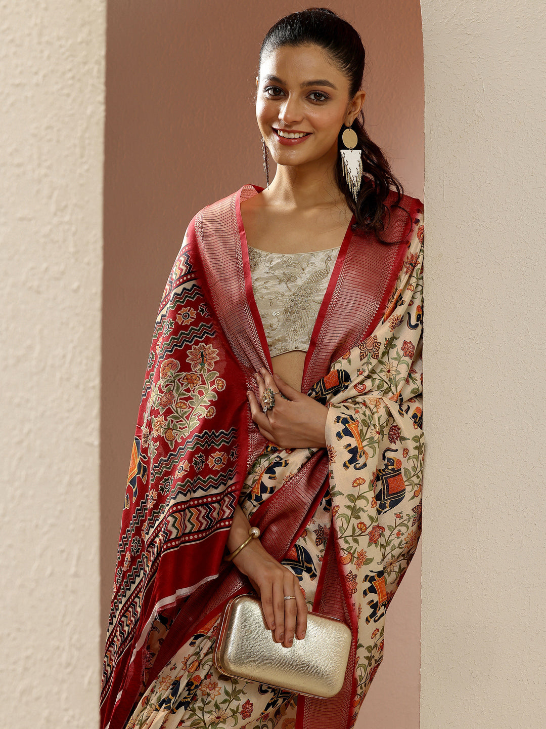 Beige Printed Silk Blend Saree With Unstitched Blouse Piece