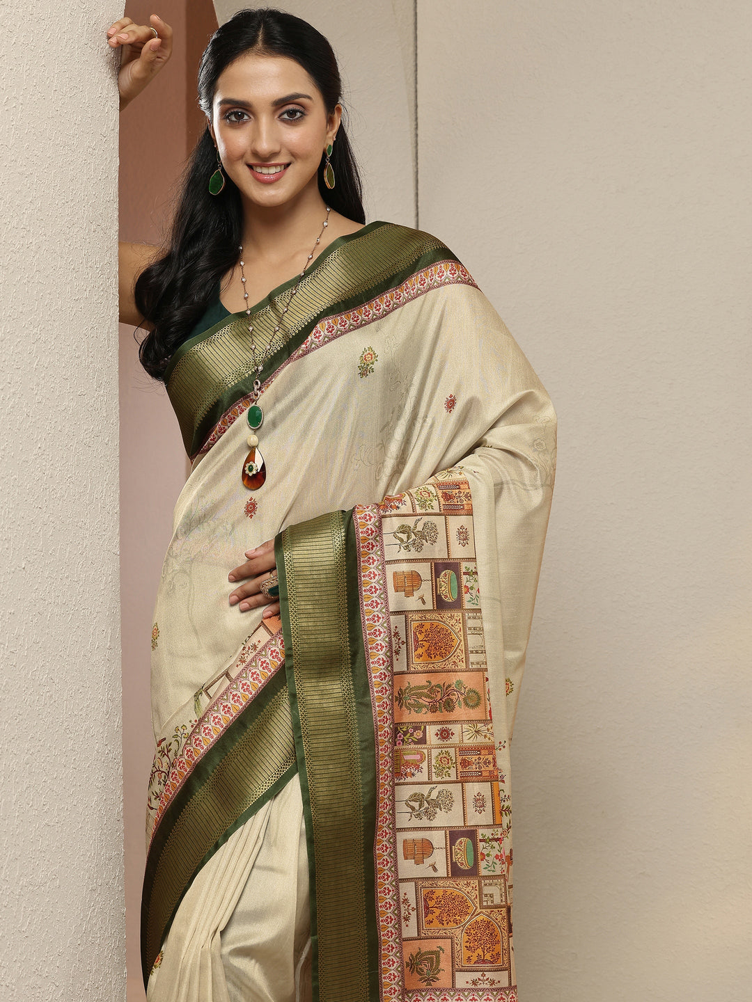 Beige Printed Silk Blend Saree With Unstitched Blouse Piece
