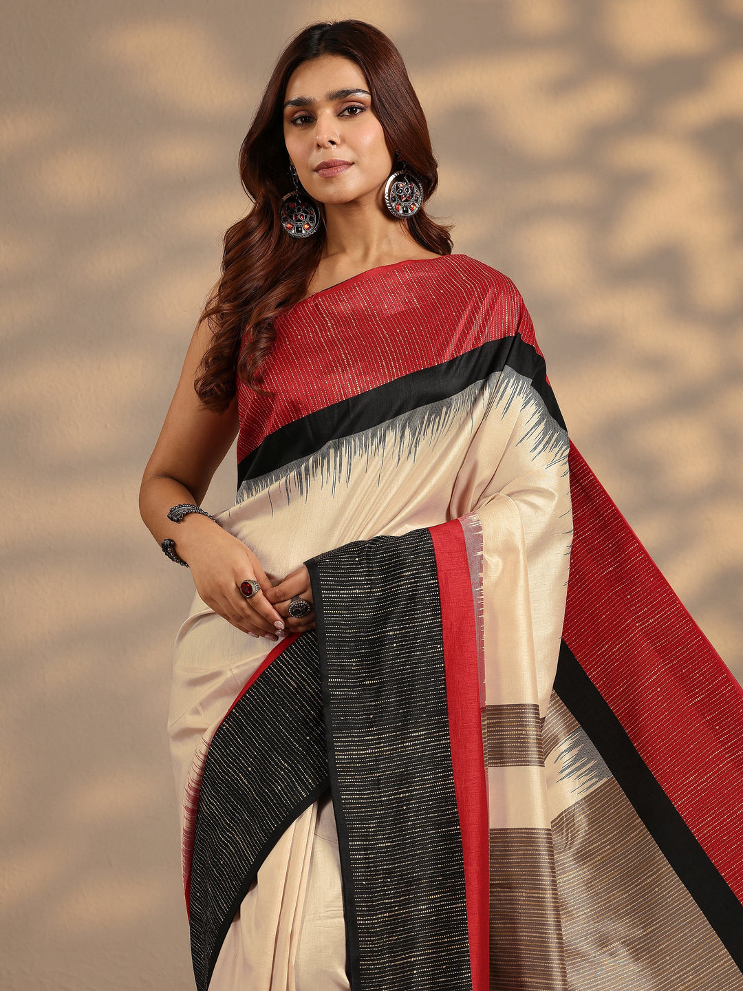 Beige Solid Silk Blend Saree With Unstitched Blouse Piece
