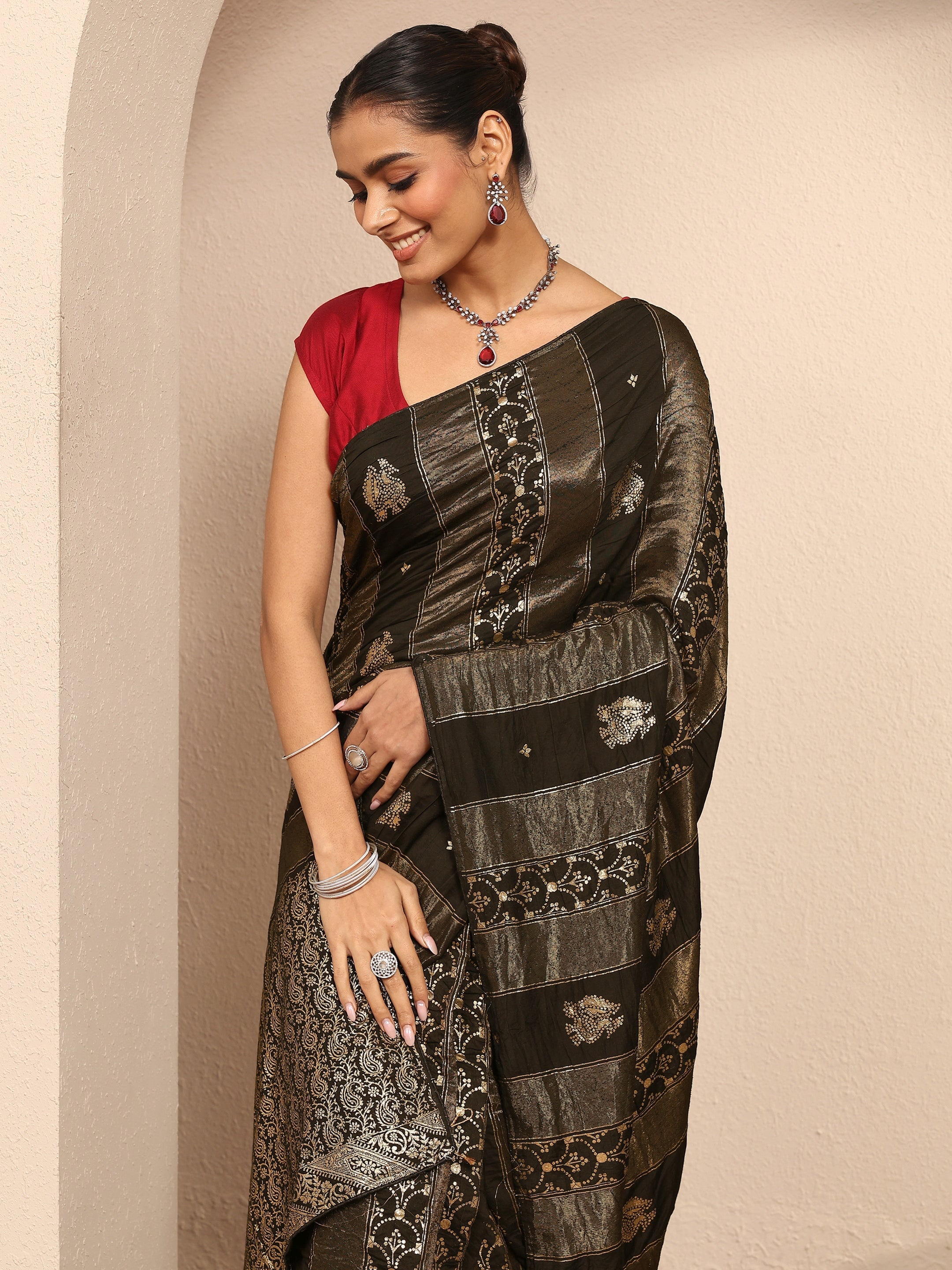 Black Woven Design Silk Blend Banarasi Saree With Unstitched Blouse Piece-image-41