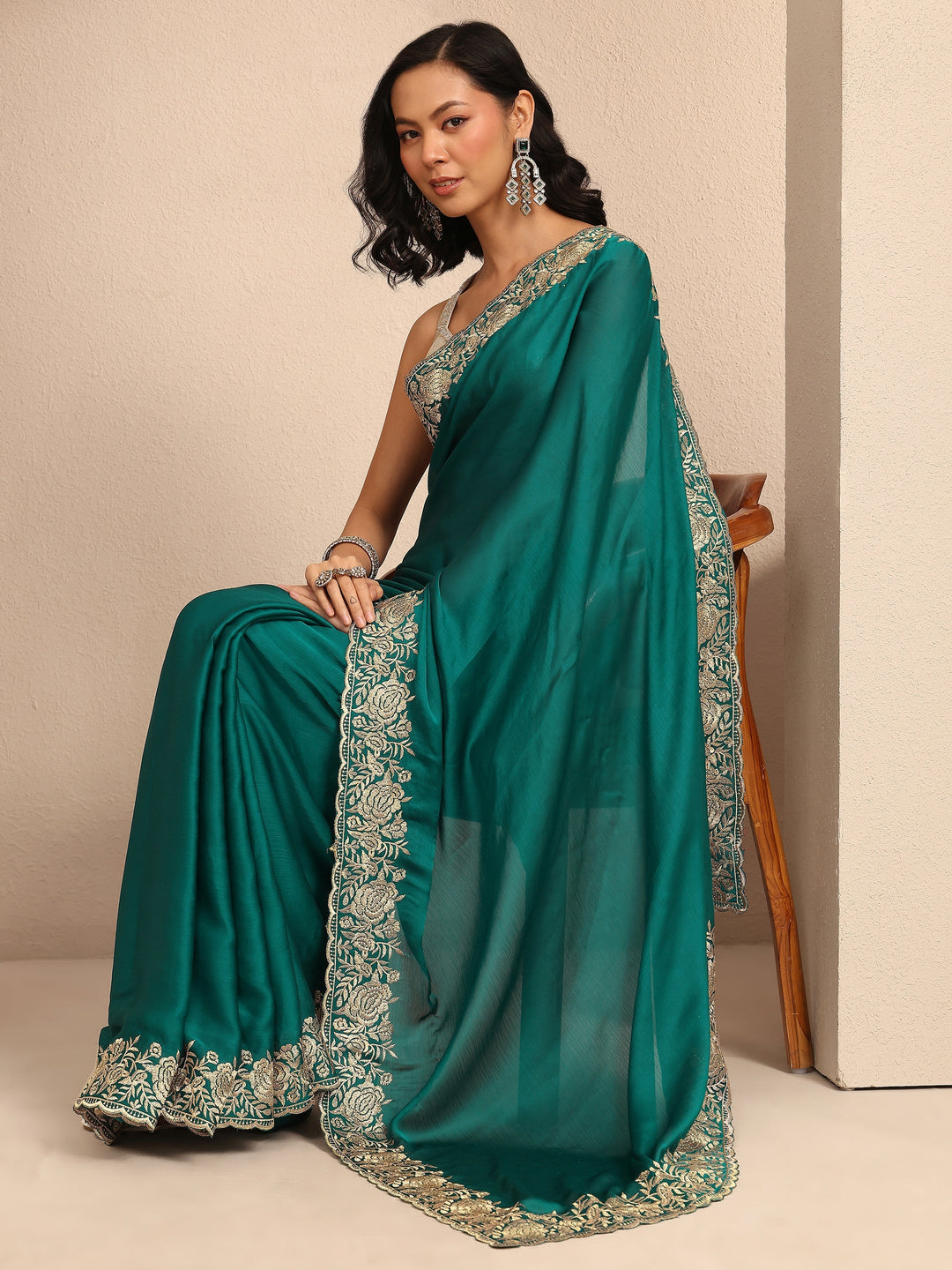 Blue Embroidered Silk Blend Saree With Unstitched Blouse Piece