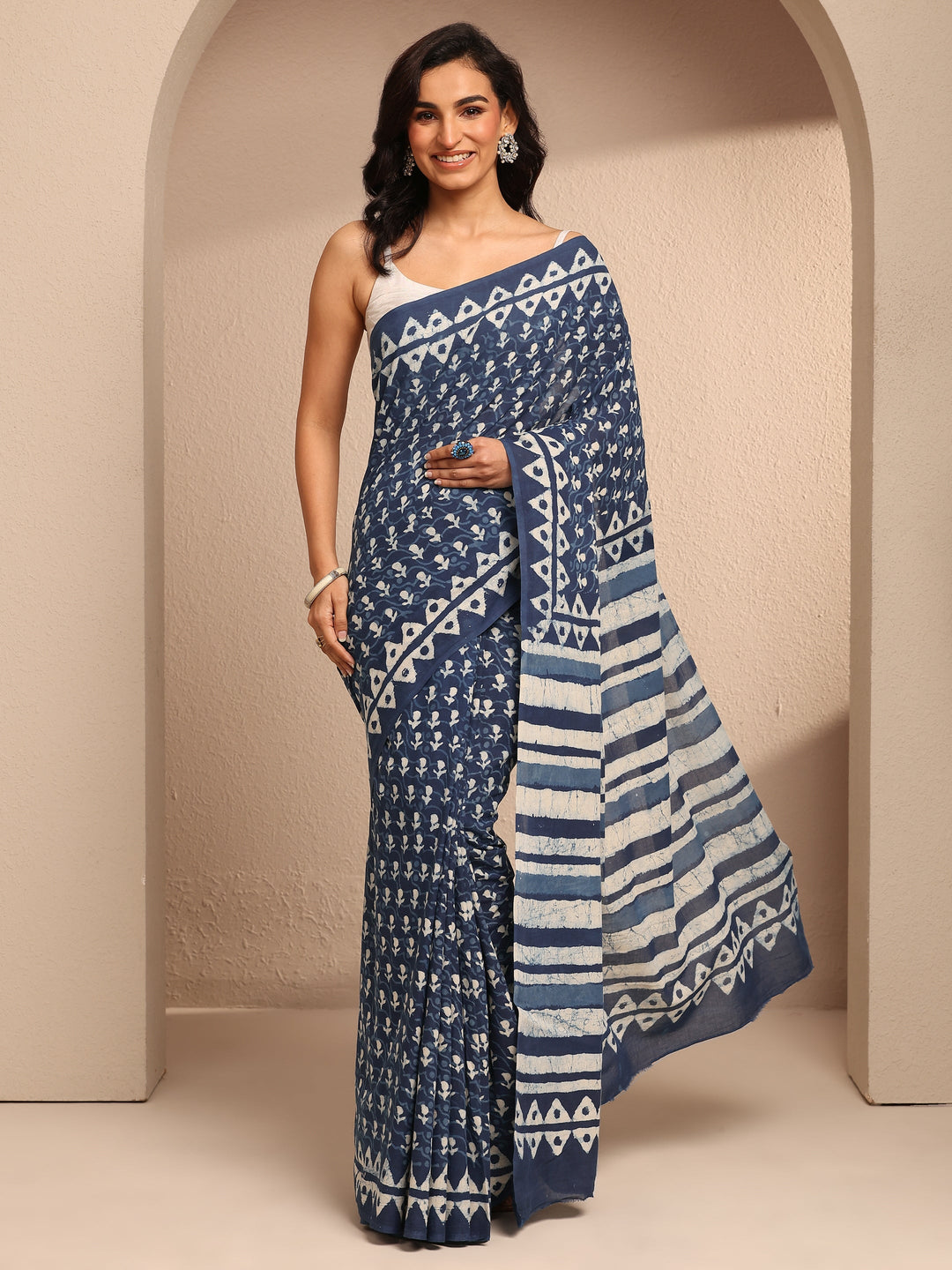 Blue Printed Cotton Saree With Unstitched Blouse Piece