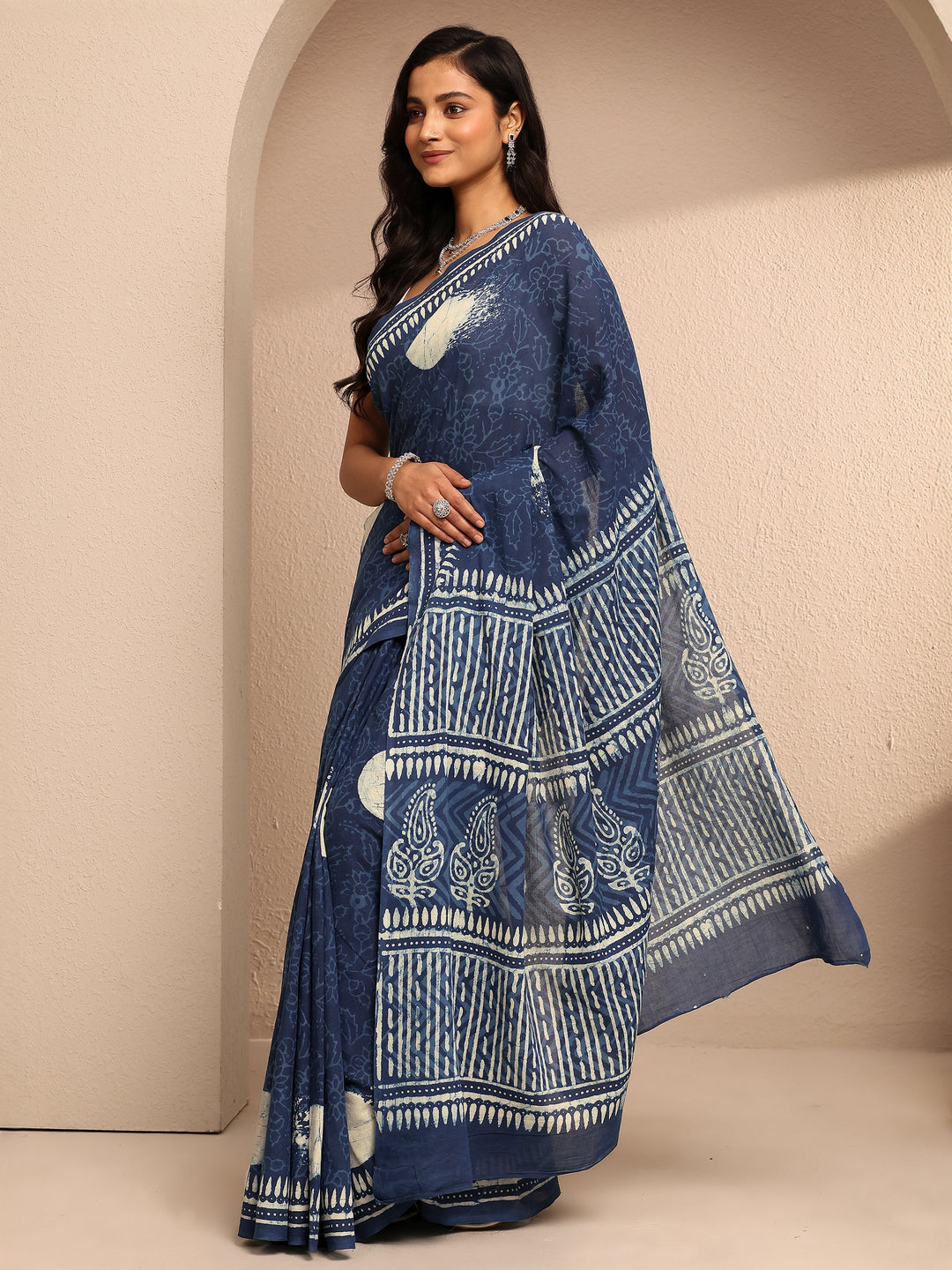 Blue Printed Cotton Saree With Unstitched Blouse Piece
