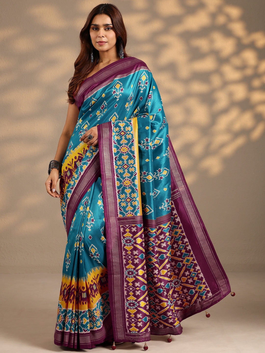 Blue Printed Silk Blend Saree With Unstitched Blouse Piece