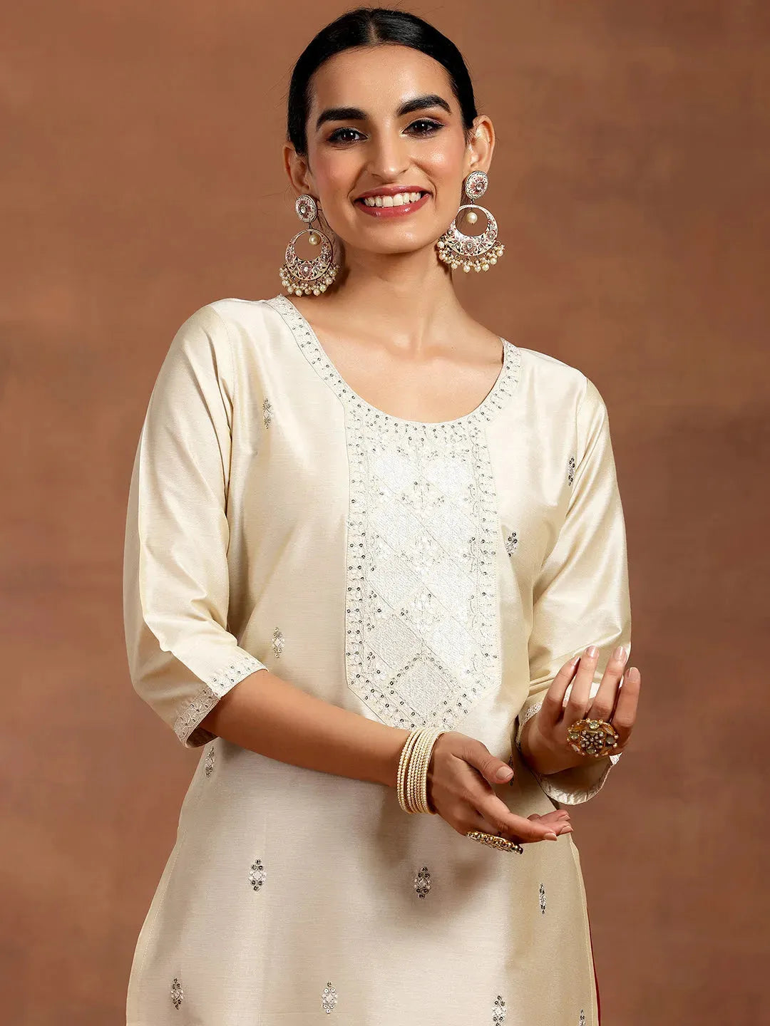  Off White Embroidered Silk Straight Kurta 