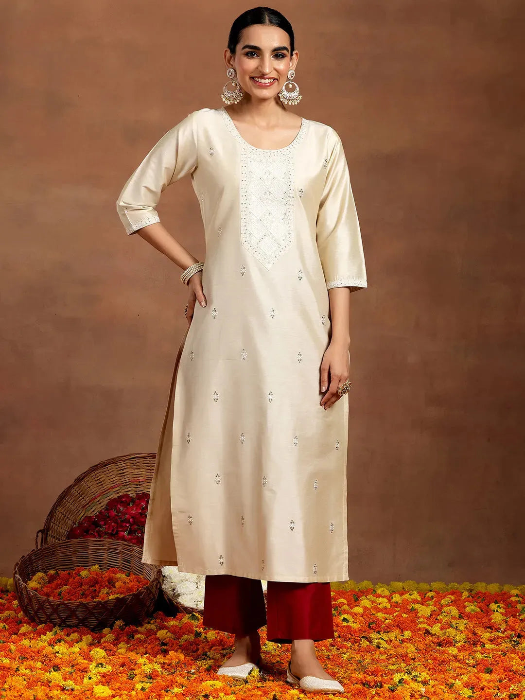  Off White Embroidered Silk Straight Kurta 