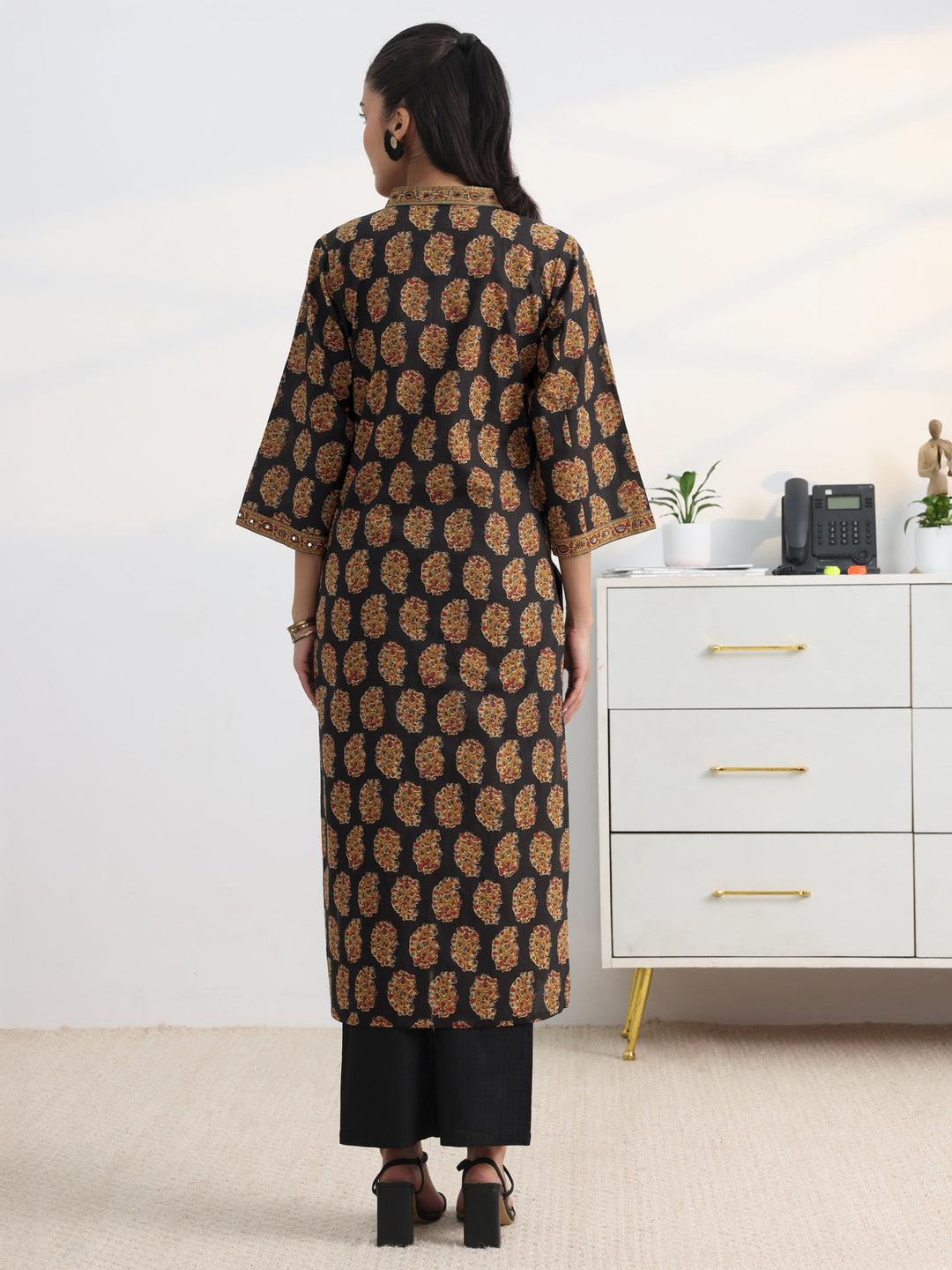  Black Paisley Printed Cotton Blend Straight Kurta 