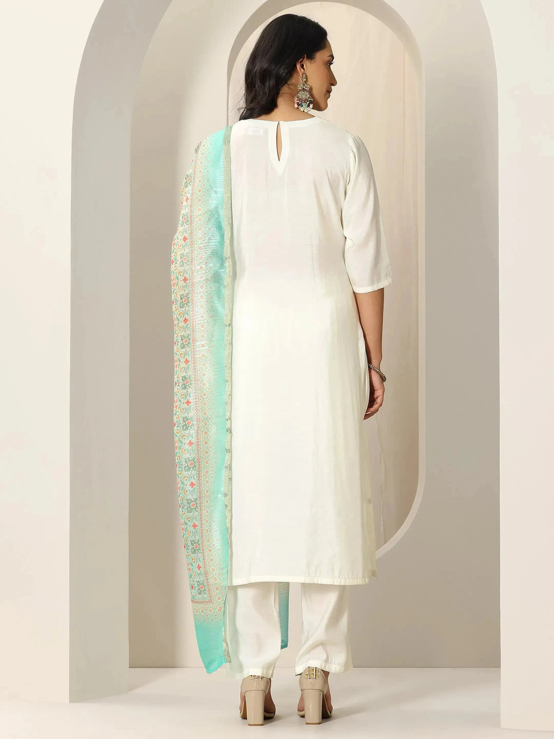  White Embroidered Silk Blend Straight Suit Set With Dupatta 