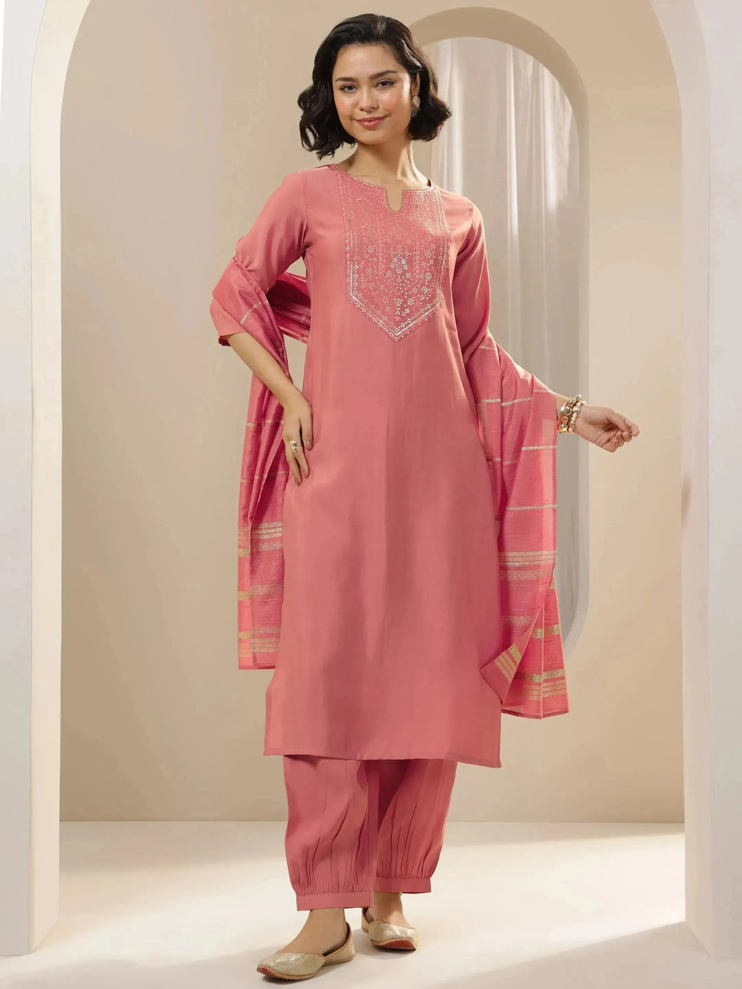  Peach Embroidered Silk Blend Straight Suit Sets With Dupatta 