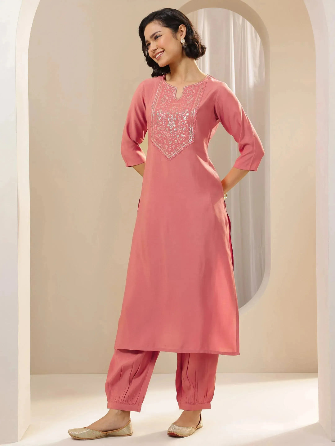  Peach Embroidered Silk Blend Straight Suit Sets With Dupatta 